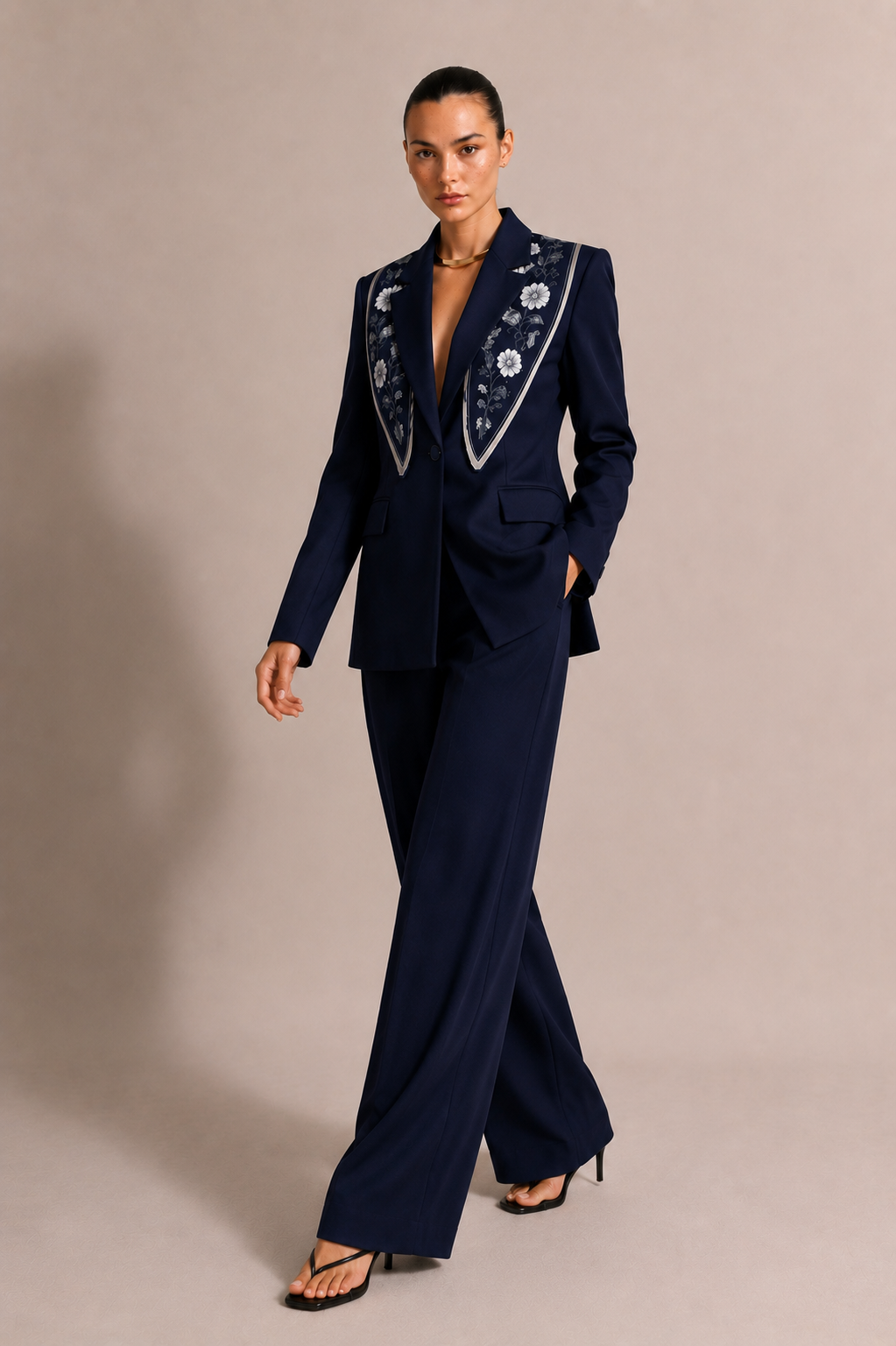 Kadın Fular Detaylı Blazer Takım