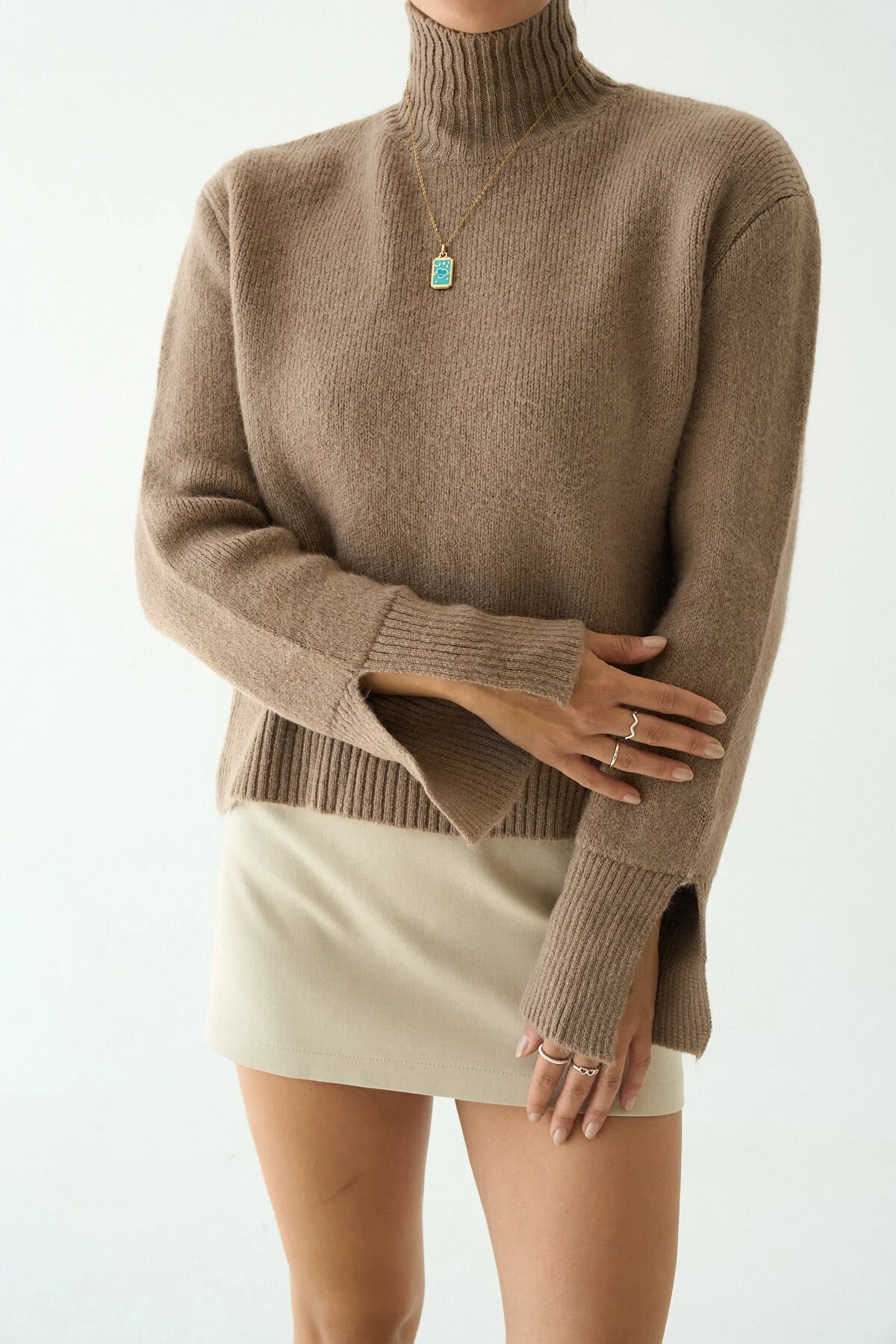 Kadın Yarım Balıkçı Yaka Yırtmaç Detaylı Triko Kazak