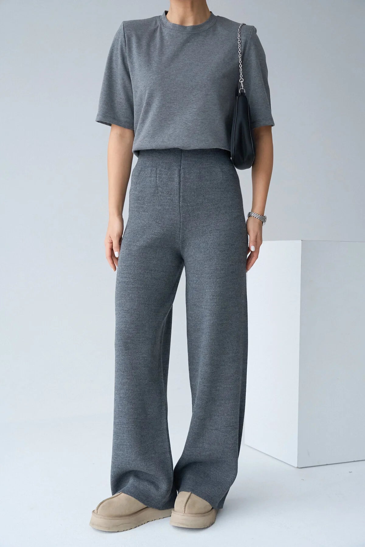 Kadın Yüksek Bel Lastik Detaylı Geniş Paça Triko Pantolon