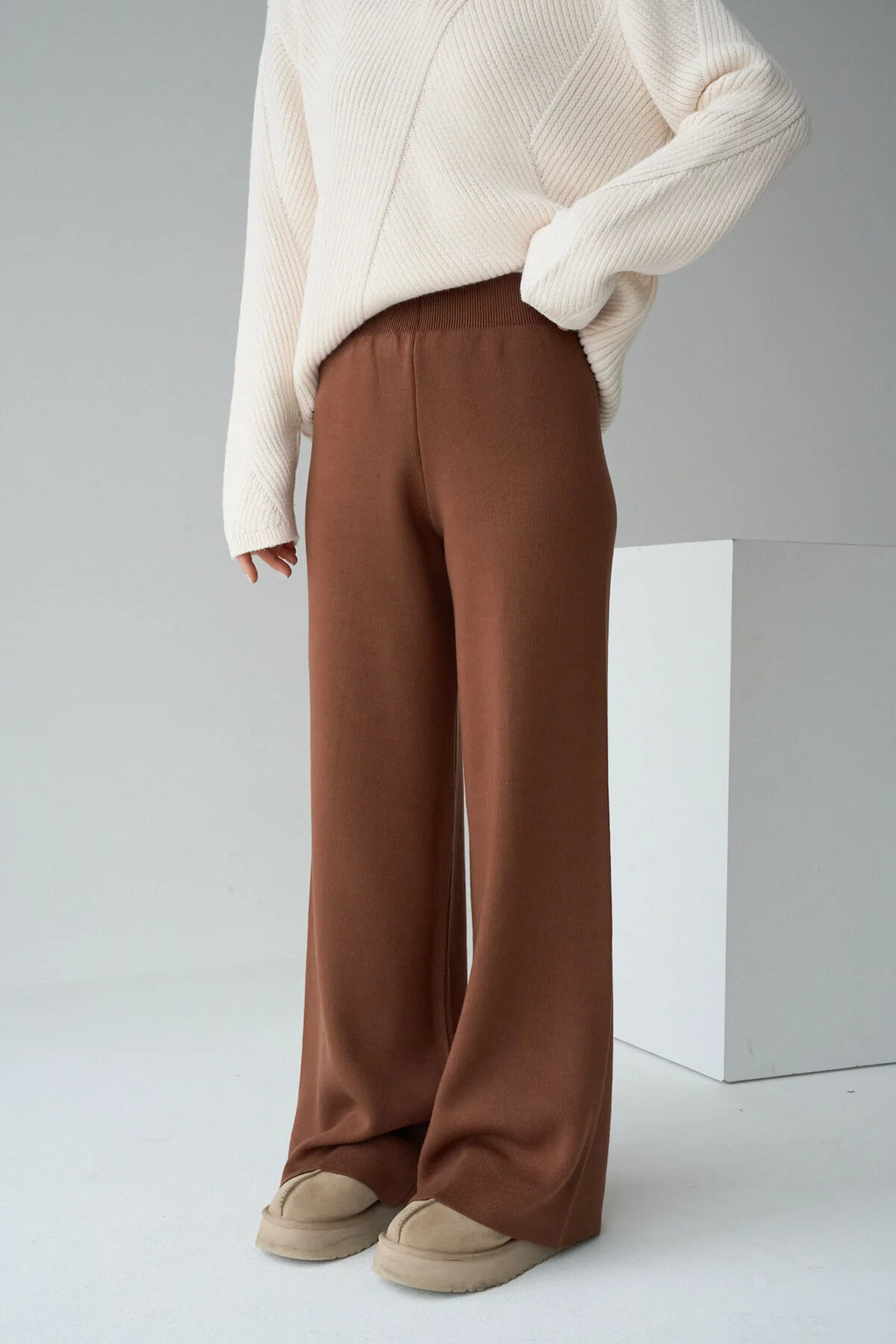 Kadın Yüksek Bel Lastik Detaylı Geniş Paça Triko Pantolon