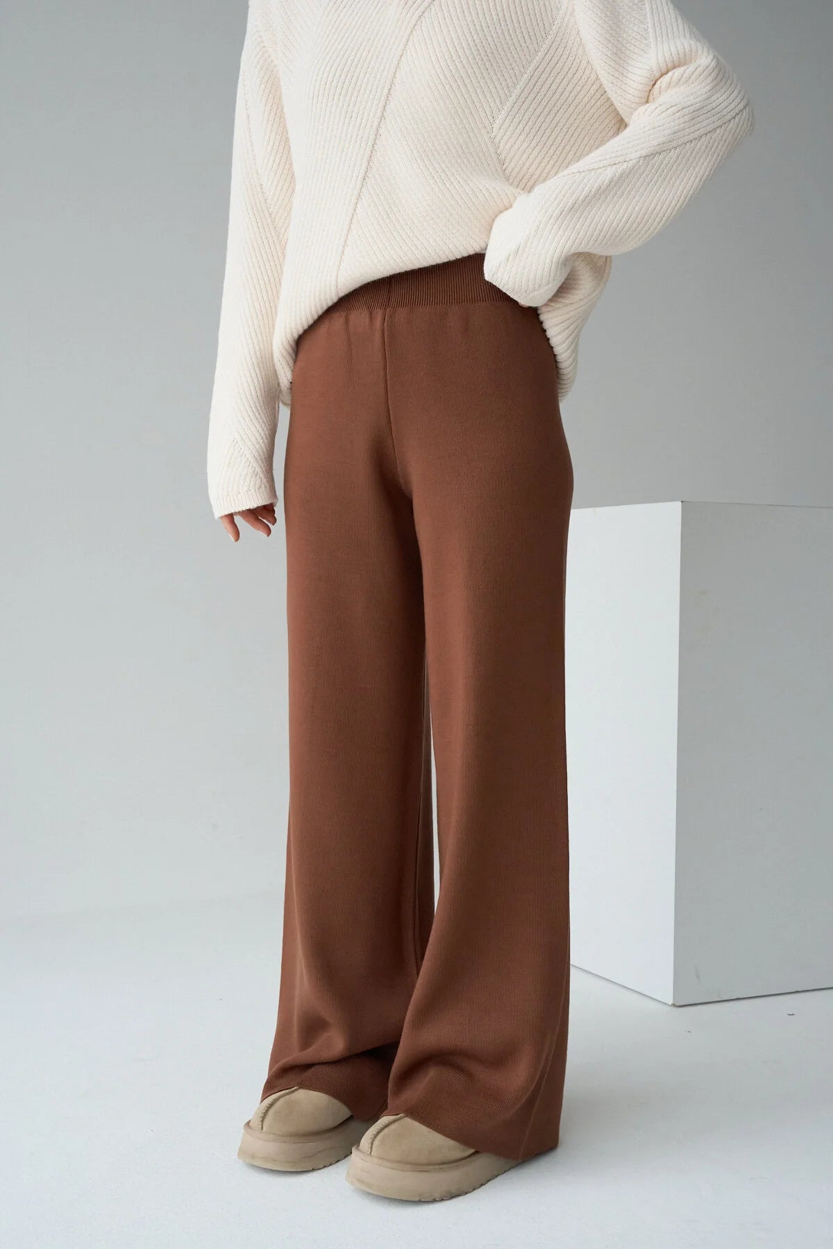 Kadın Yüksek Bel Lastik Detaylı Geniş Paça Triko Pantolon