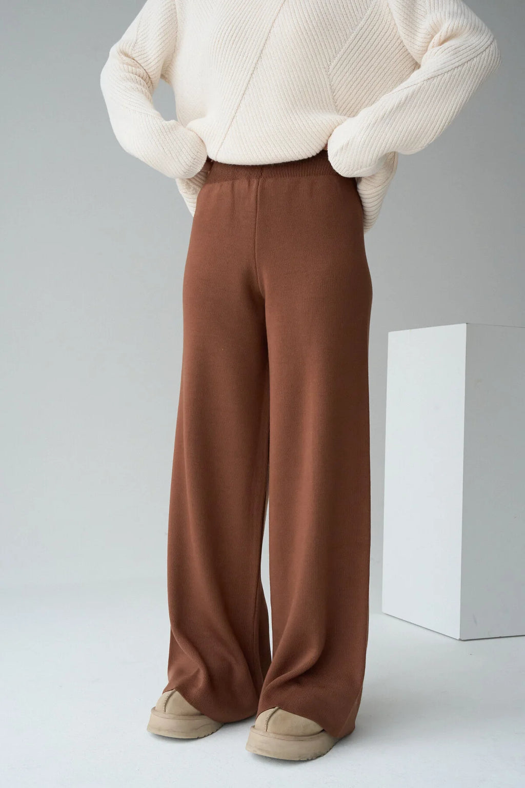 Kadın Yüksek Bel Lastik Detaylı Geniş Paça Triko Pantolon