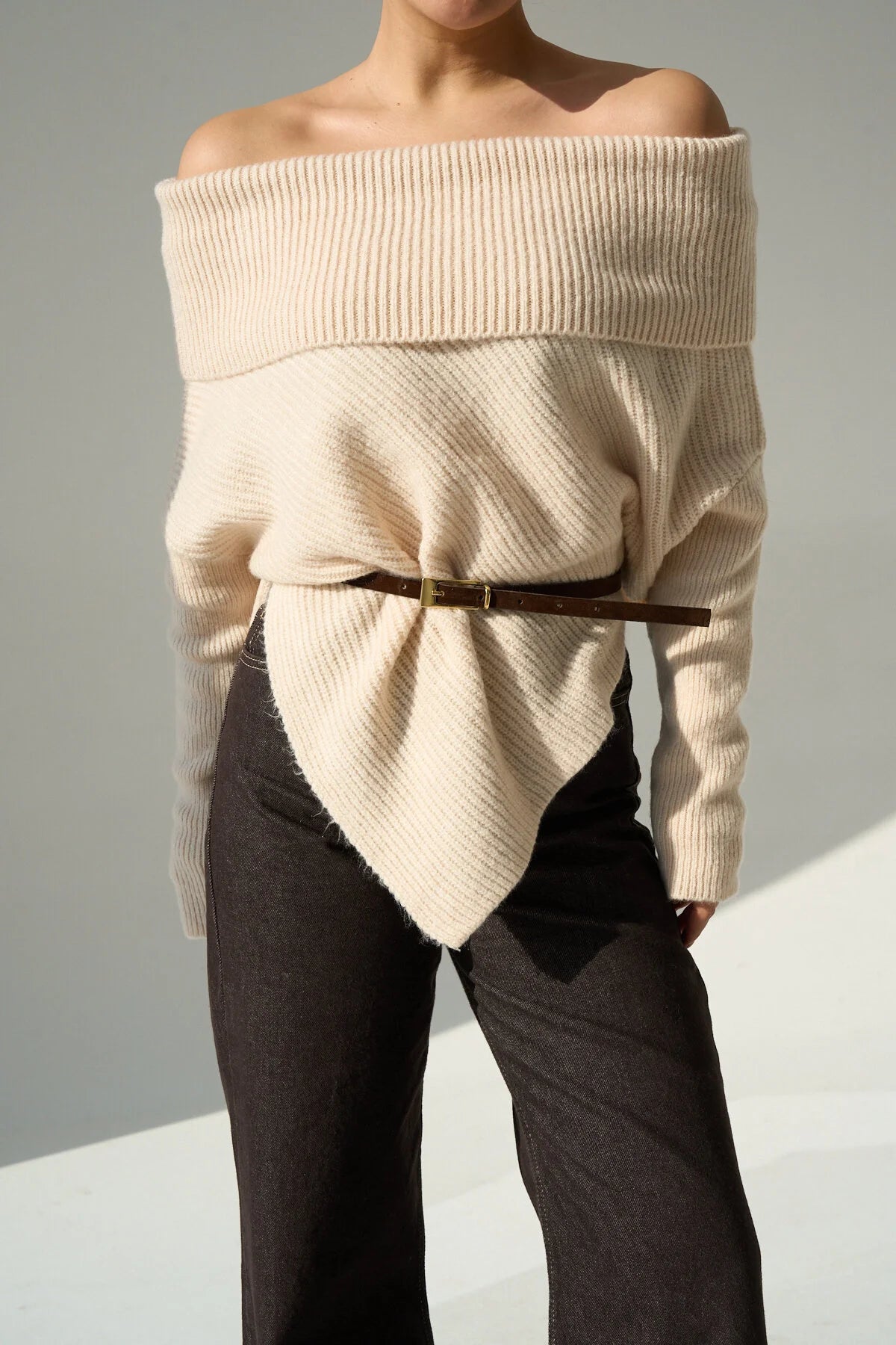 Kadın Omuz Açık Asimetrik Kesim Kazak