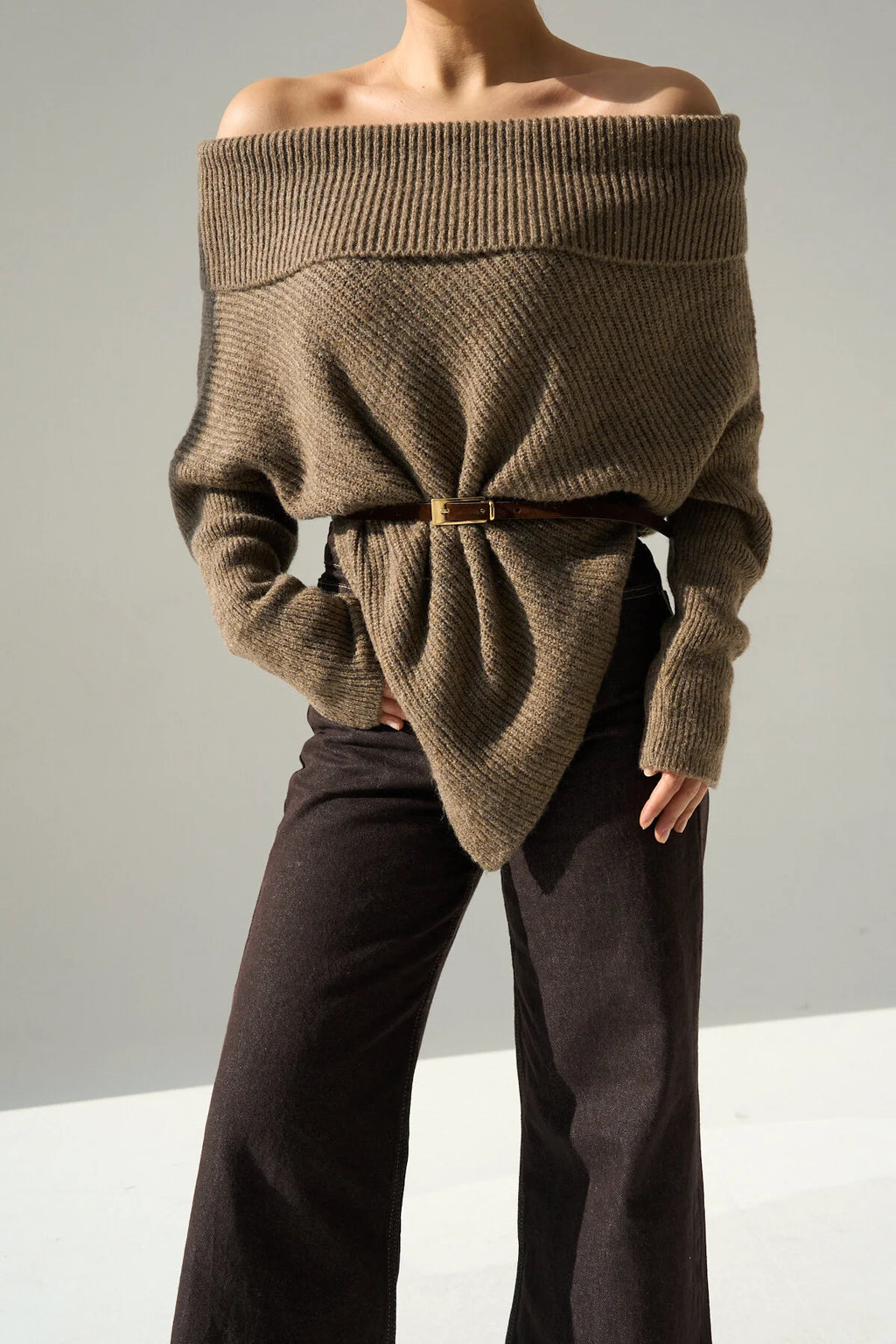 Kadın Omuz Açık Asimetrik Kesim Kazak