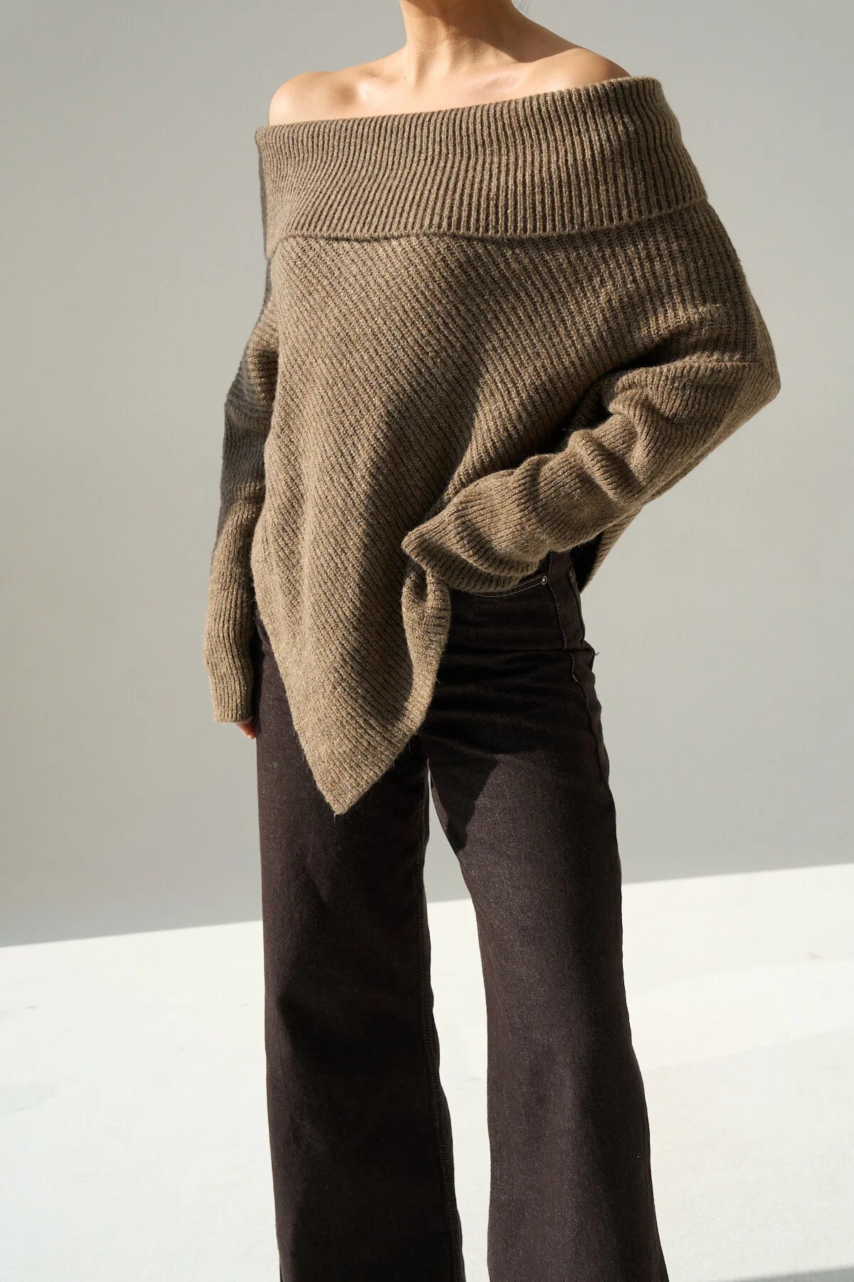 Kadın Omuz Açık Asimetrik Kesim Kazak