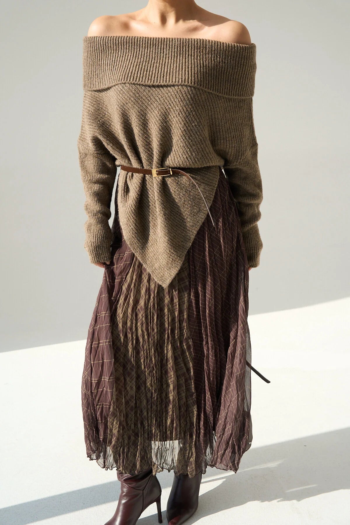 Kadın Omuz Açık Asimetrik Kesim Kazak