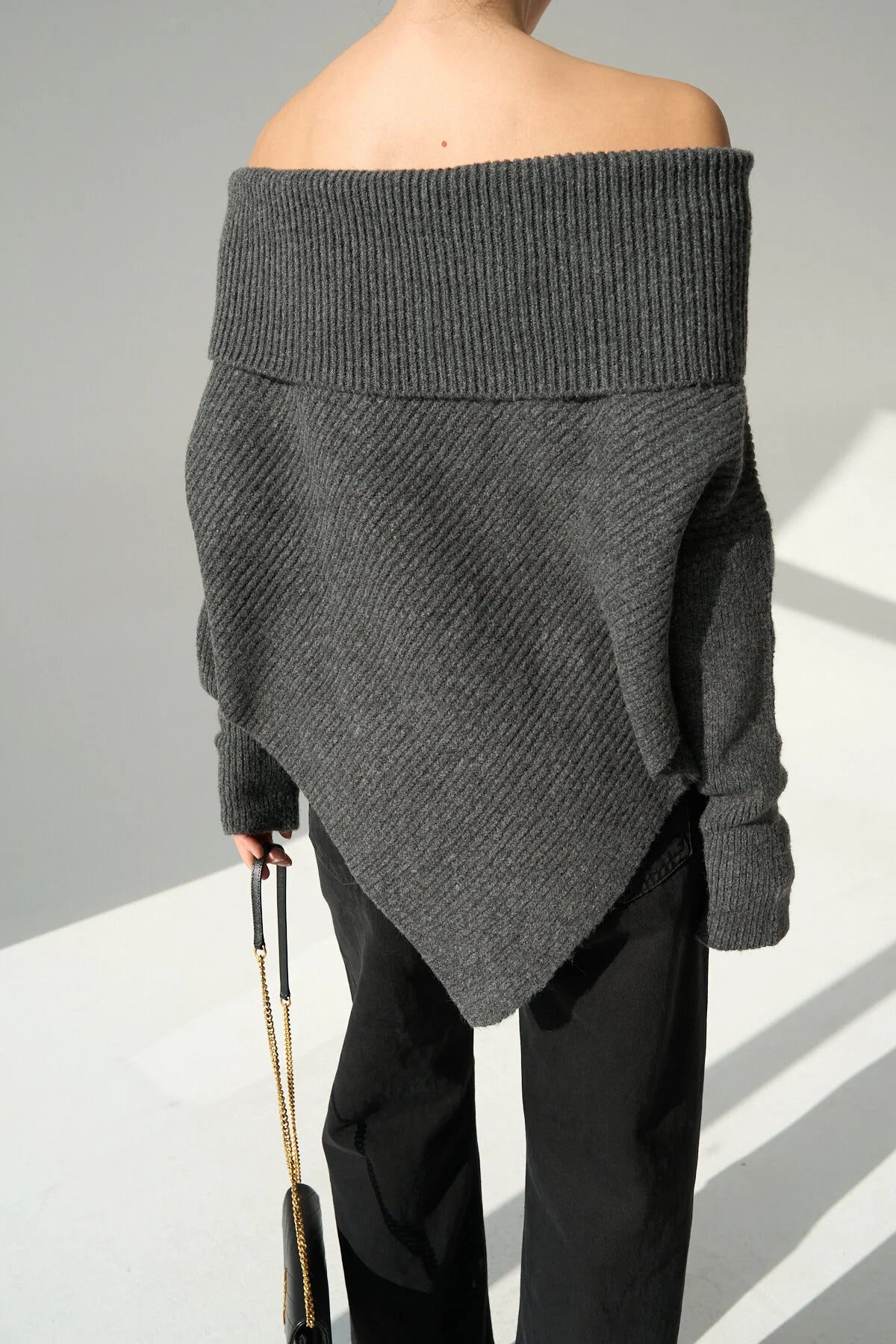 Kadın Omuz Açık Asimetrik Kesim Kazak