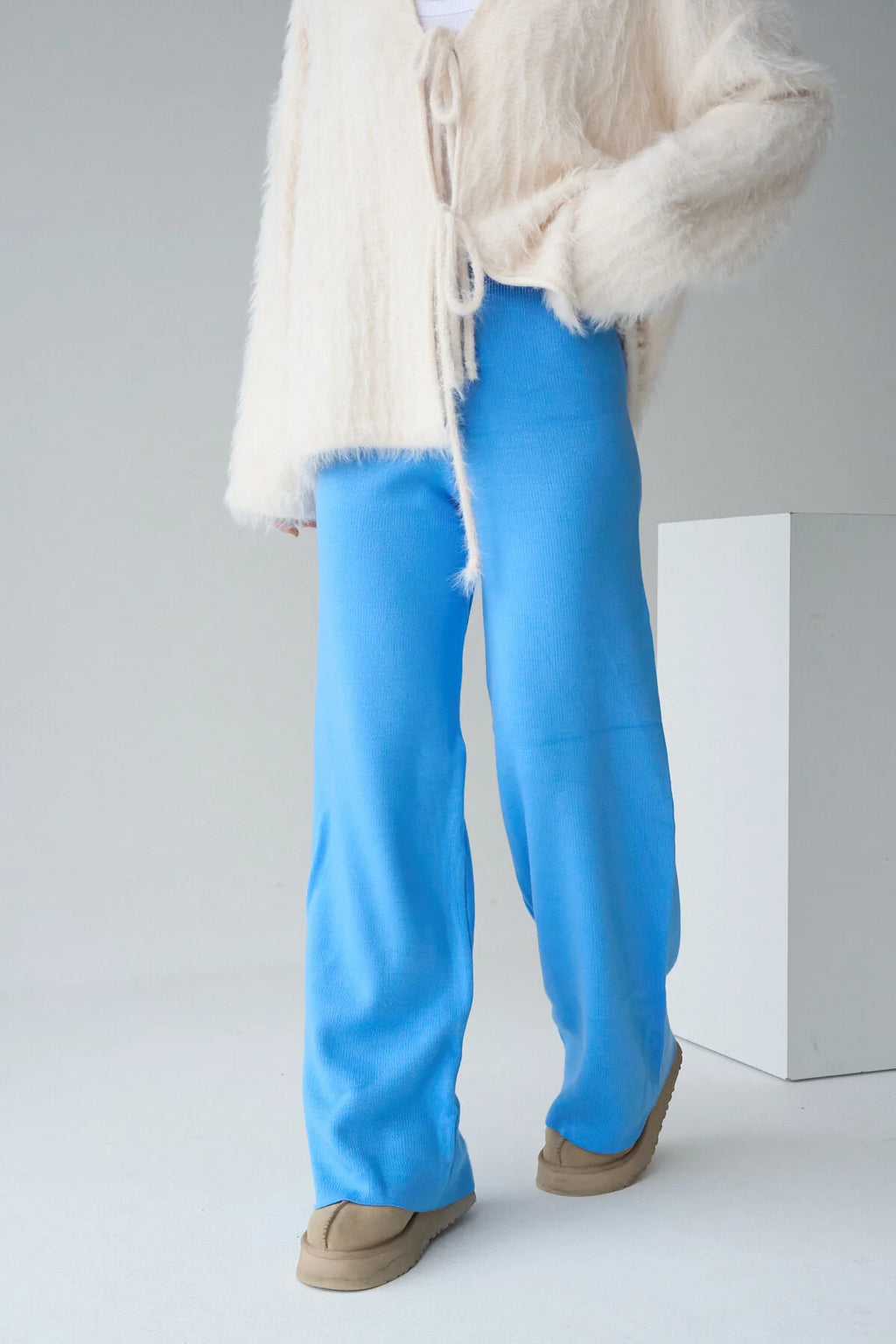 Kadın Yüksek Bel Lastik Detaylı Geniş Paça Triko Pantolon