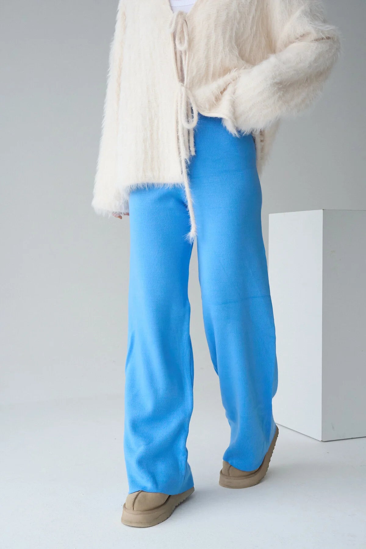 Kadın Yüksek Bel Lastik Detaylı Geniş Paça Triko Pantolon