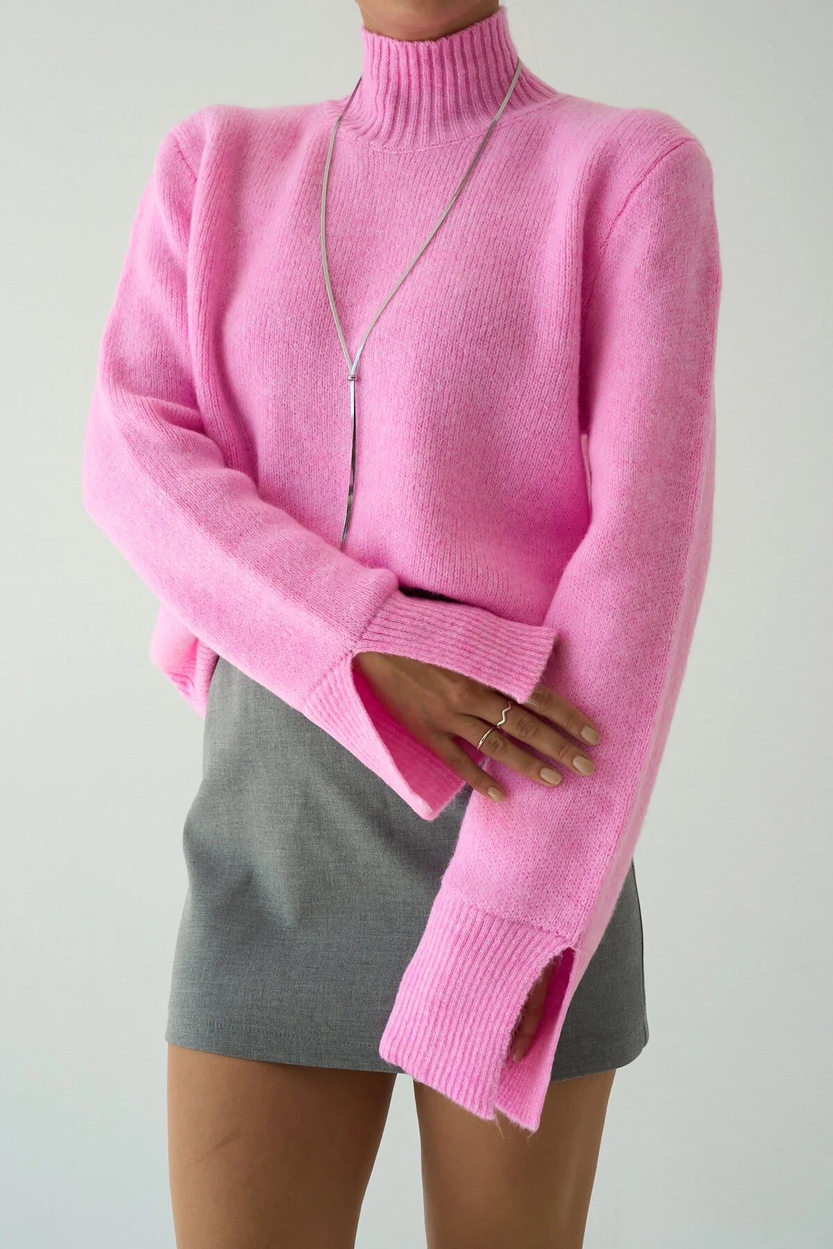 Kadın Yarım Balıkçı Yaka Yırtmaç Detaylı Triko Kazak