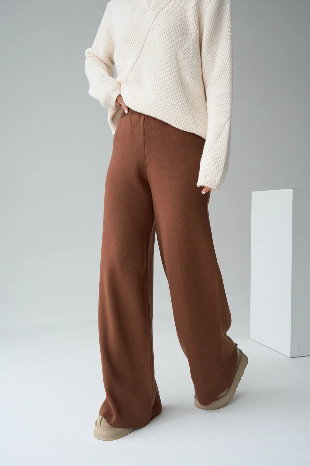 Kadın Yüksek Bel Lastik Detaylı Geniş Paça Triko Pantolon