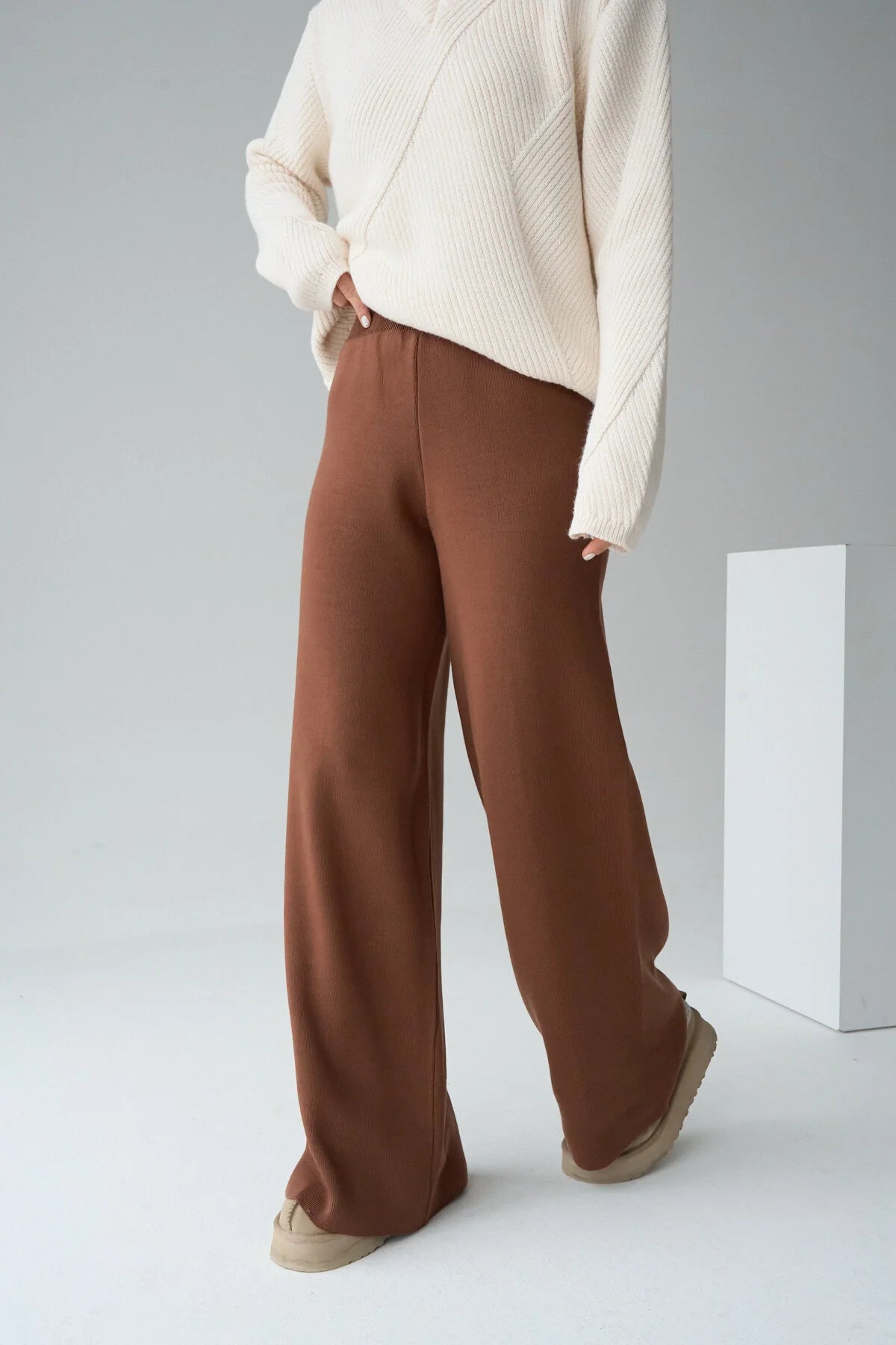 Kadın Yüksek Bel Lastik Detaylı Geniş Paça Triko Pantolon