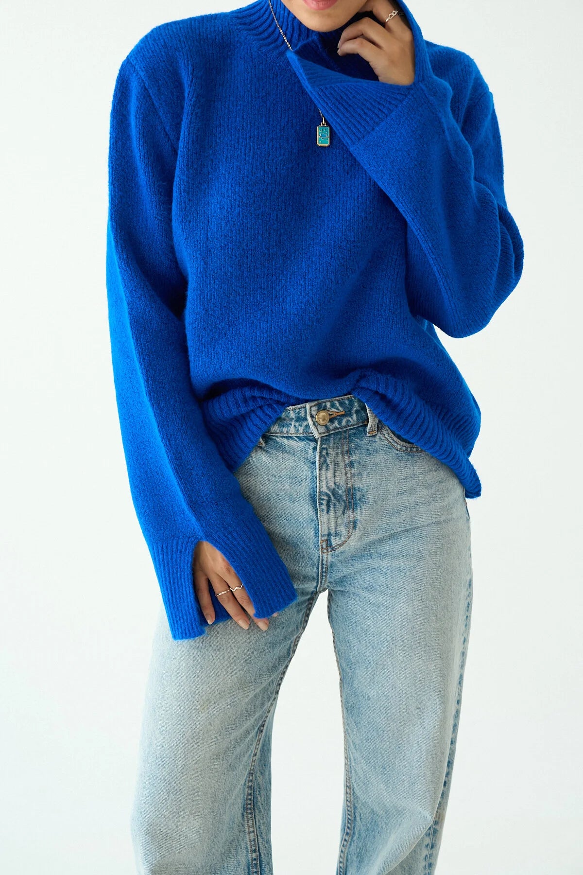 Kadın Yarım Balıkçı Yaka Yırtmaç Detaylı Triko Kazak