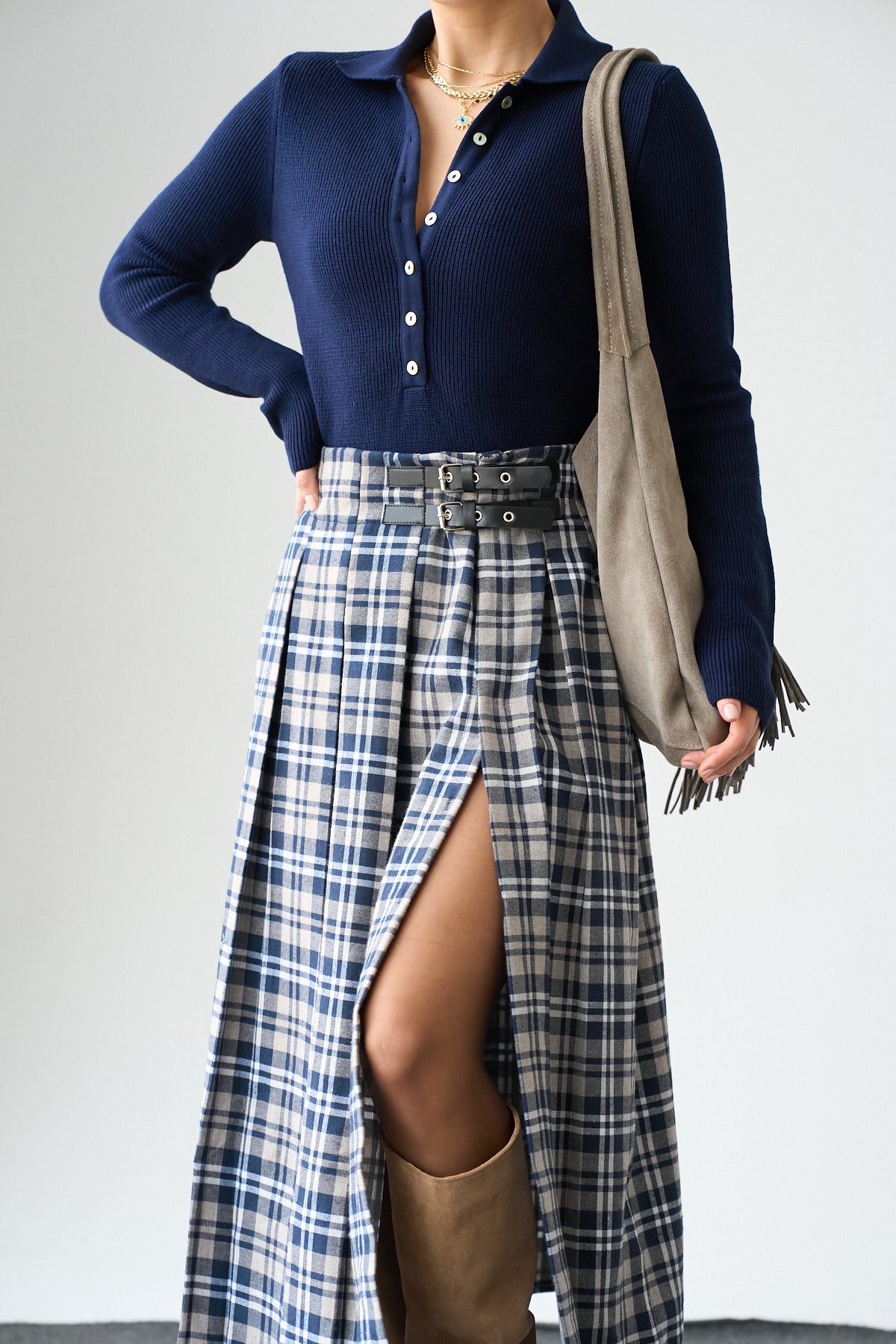 Kadın Lacivert Ekose Desenli Kemer Detaylı Yırtmaçlı Etek