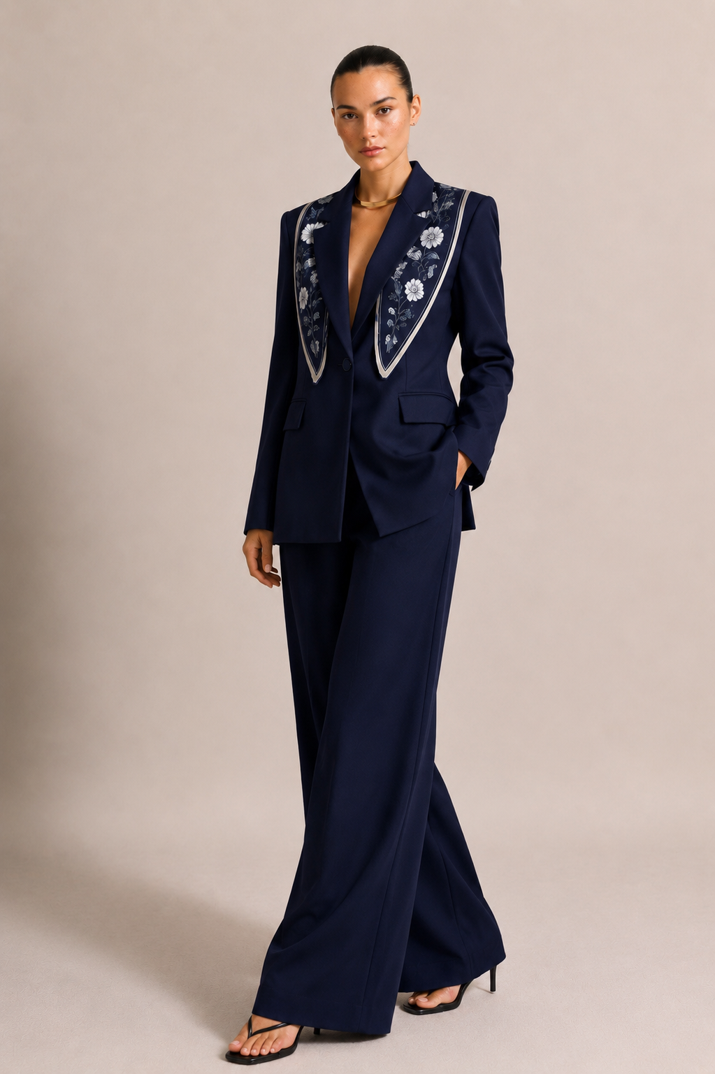 Kadın Fular Detaylı Blazer Takım