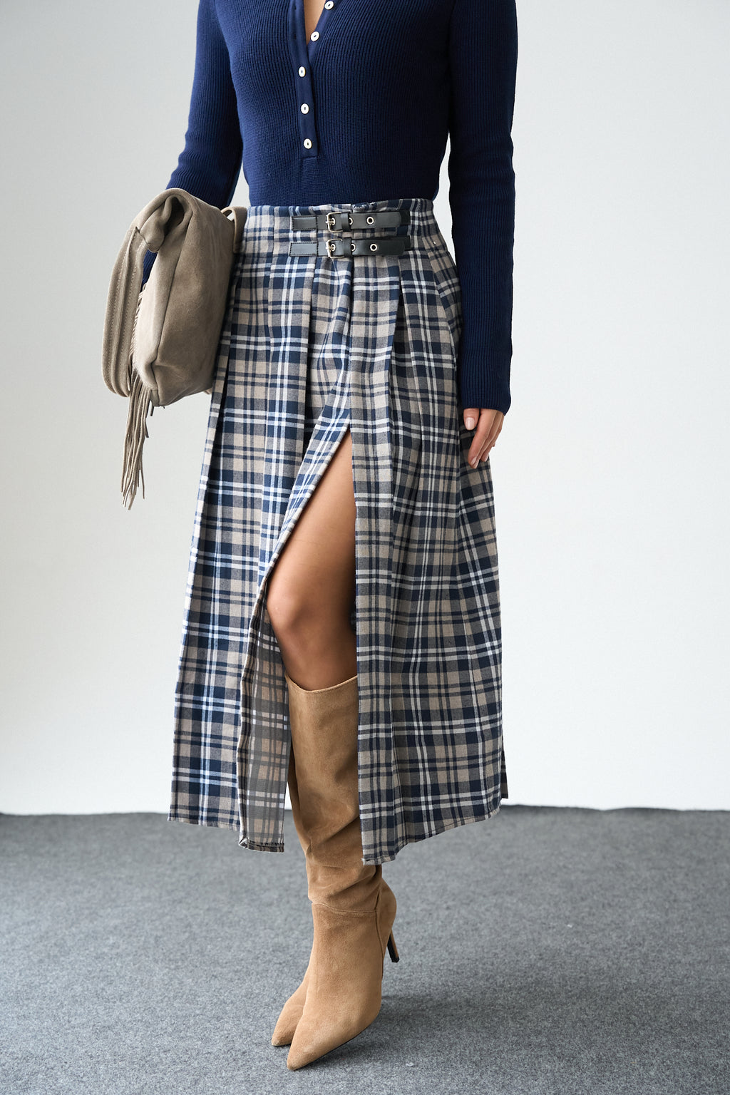 Kadın Lacivert Ekose Desenli Kemer Detaylı Yırtmaçlı Etek