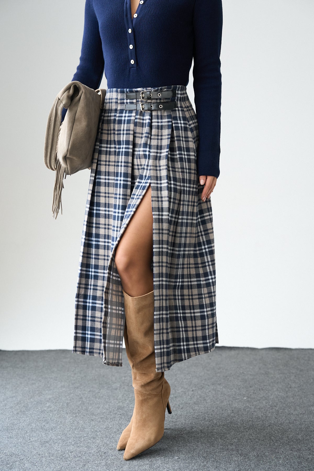 Kadın Lacivert Ekose Desenli Kemer Detaylı Yırtmaçlı Etek