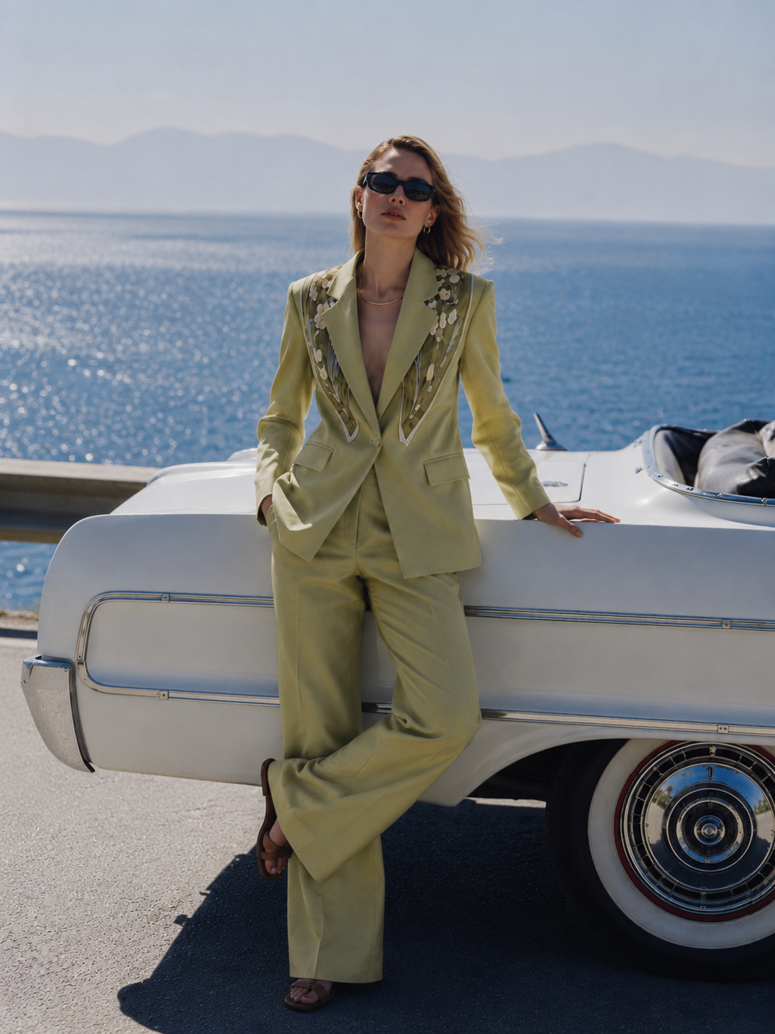 Kadın Fular Detaylı Blazer Takım