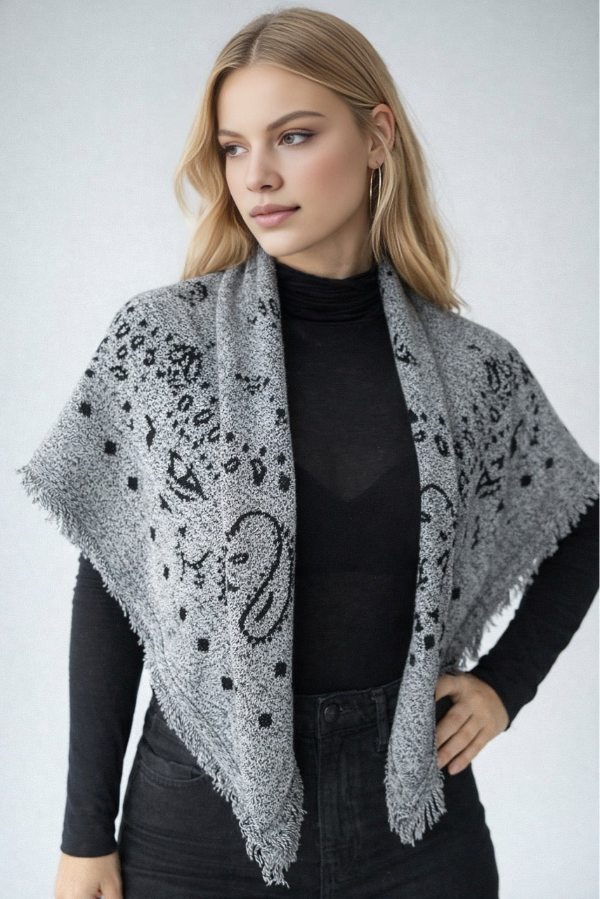 Kadın Püskül Detaylı Şal Desenli Atkı