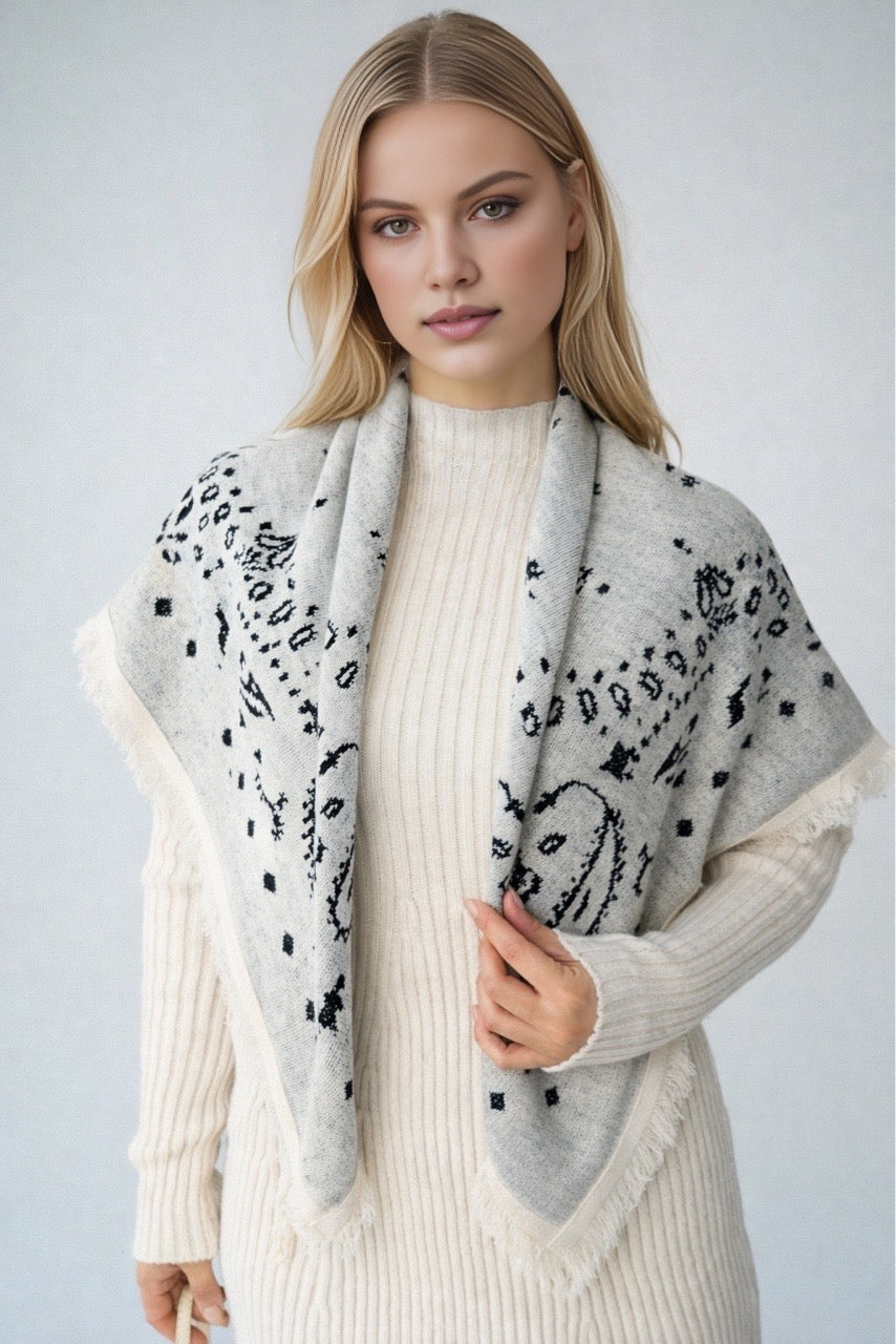 Kadın Püskül Detaylı Şal Desenli Atkı