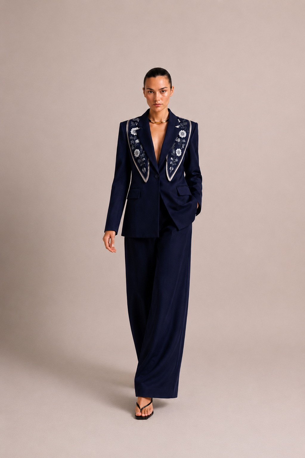 Kadın Fular Detaylı Blazer Takım