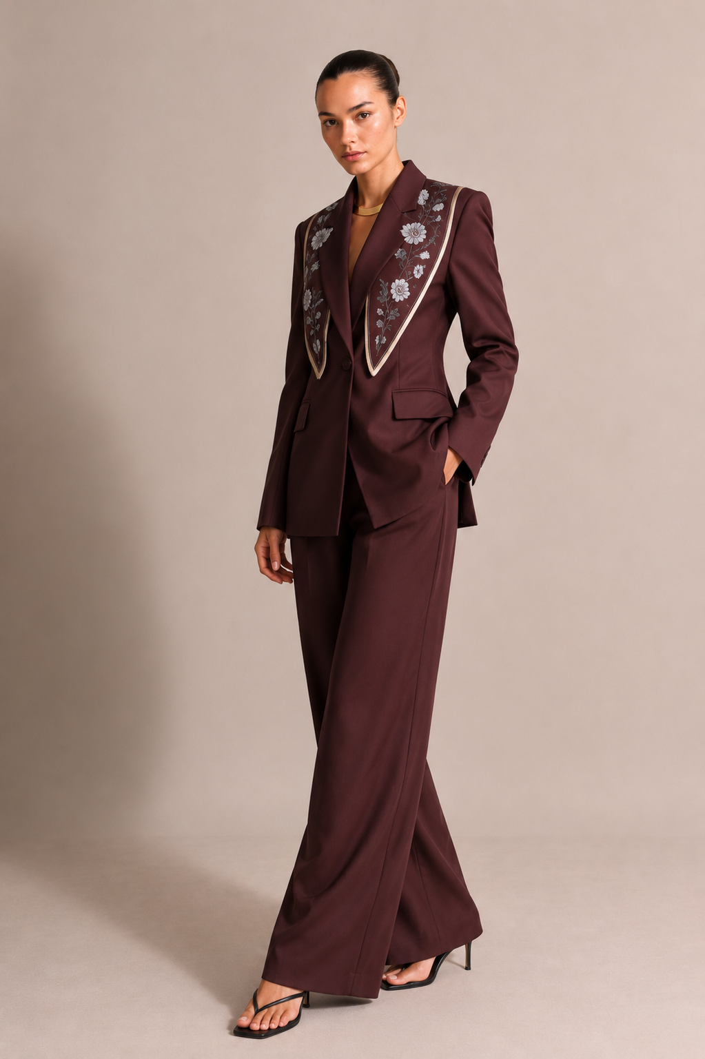 Kadın Fular Detaylı Blazer Takım