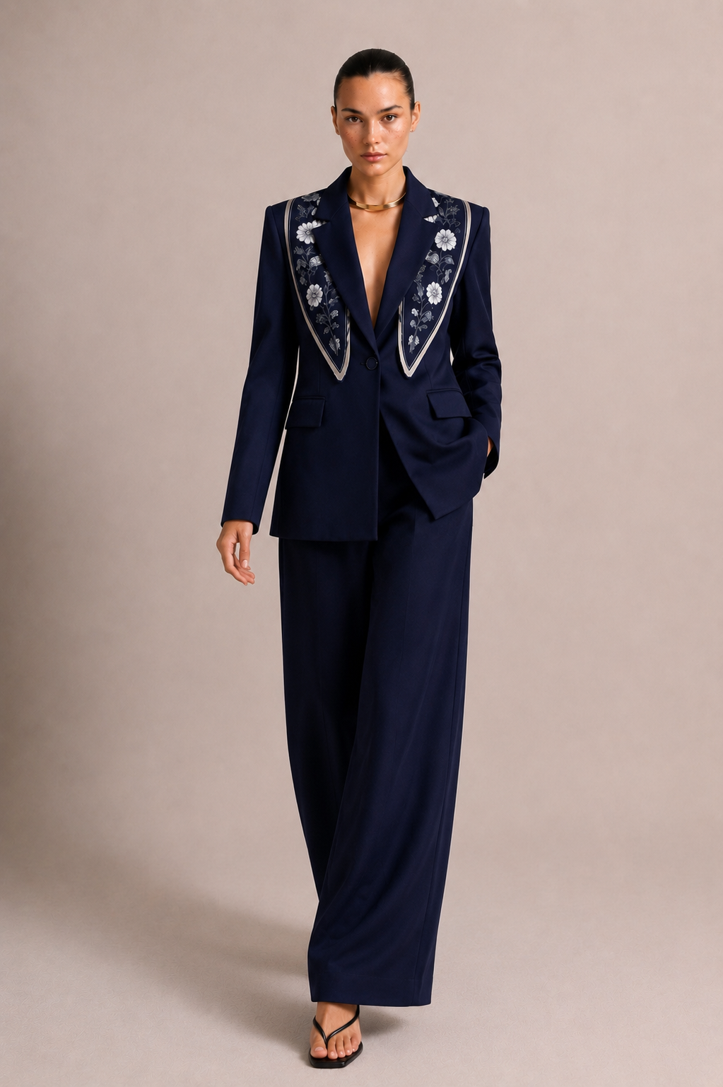 Kadın Fular Detaylı Blazer Takım