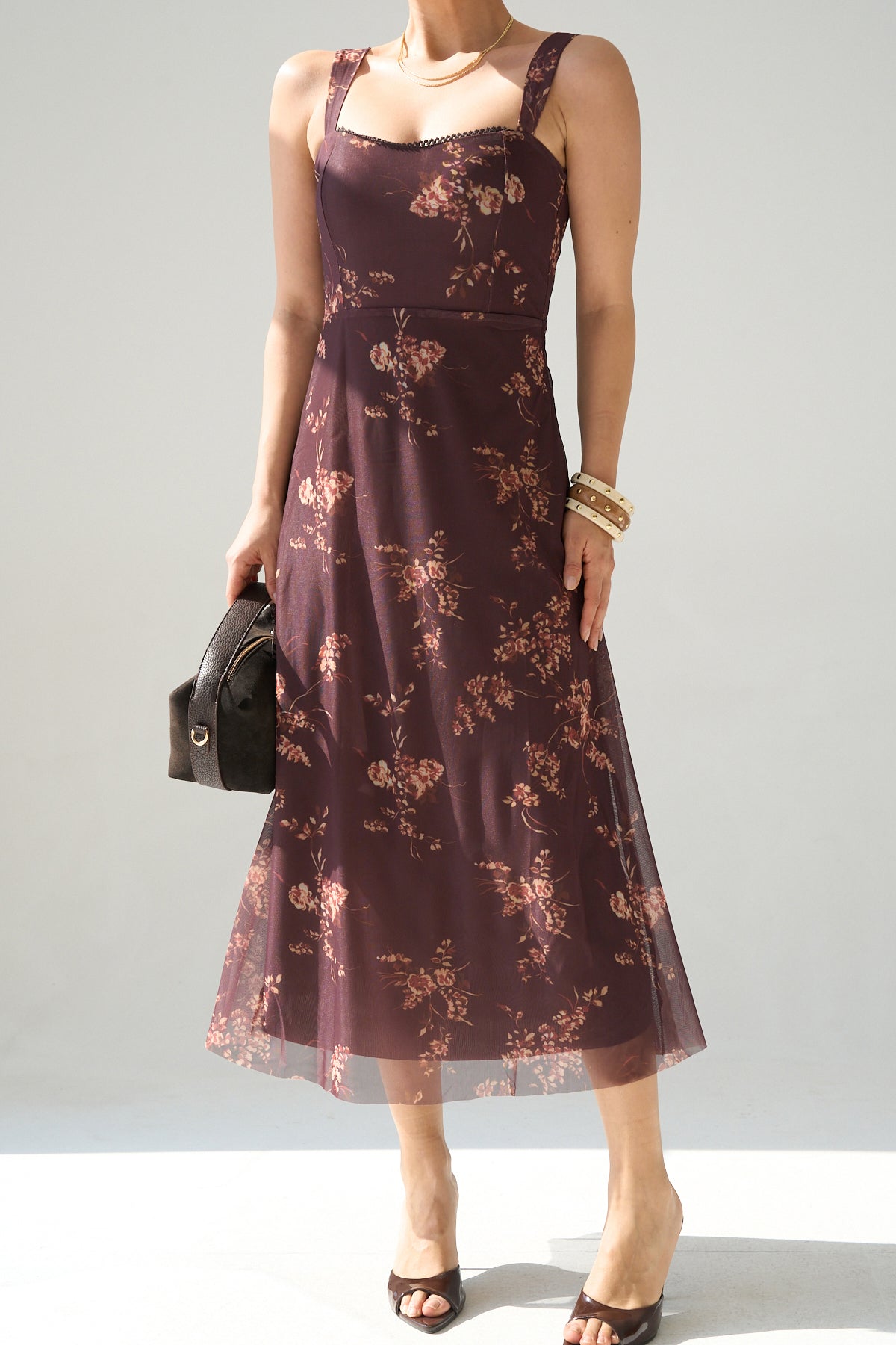 Kadın Kahve Kalp Yaka Askılı Maxi Elbise