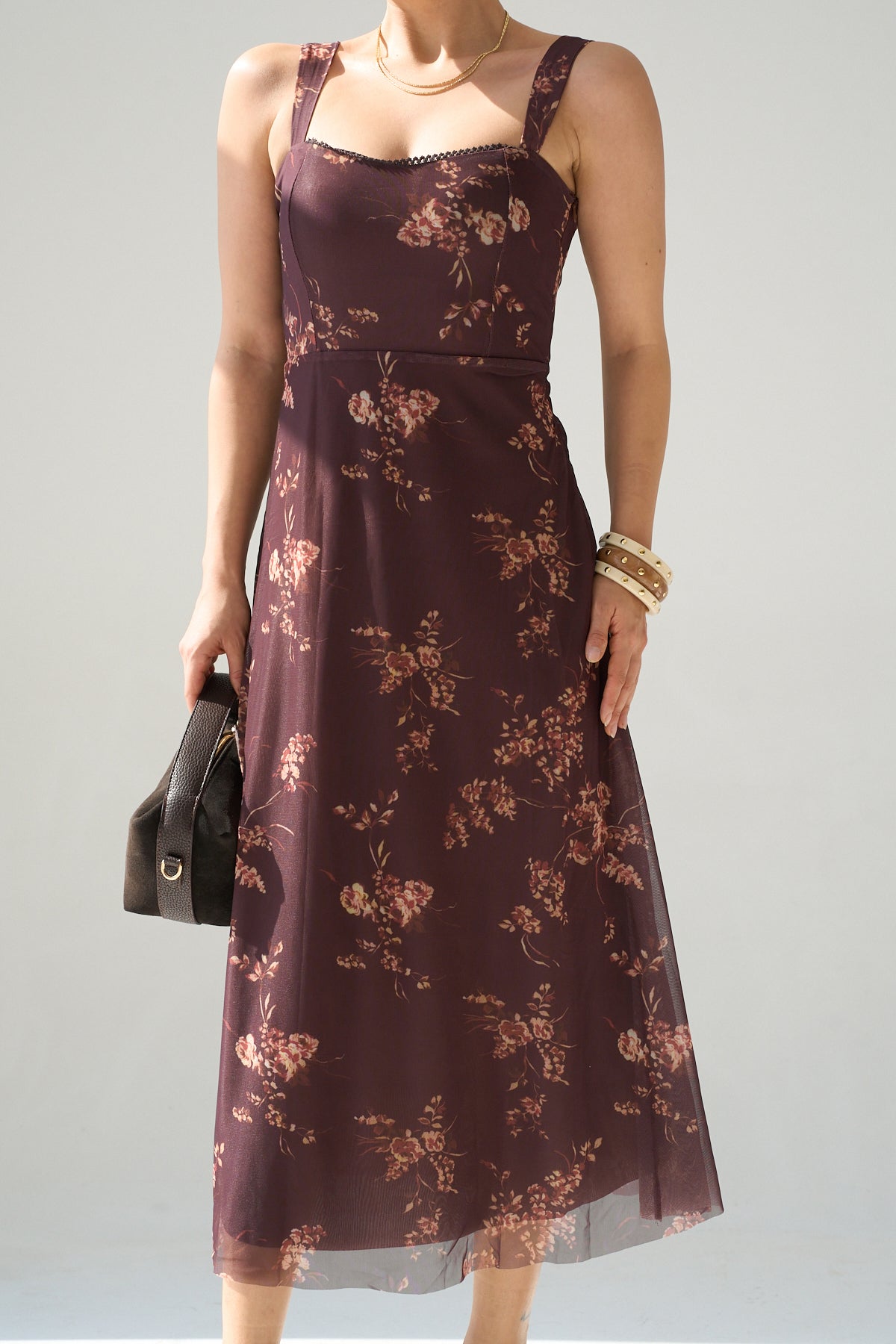 Kadın Kahve Kalp Yaka Askılı Maxi Elbise