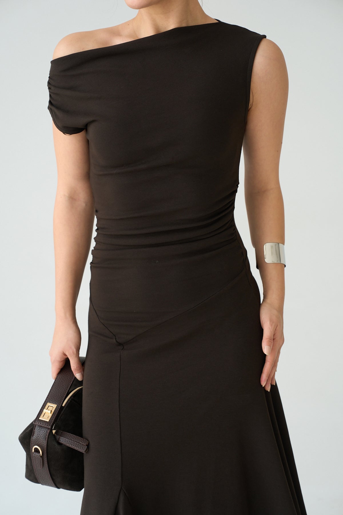 Kadın Omuz Detaylı Asimetrik Kesim Elbise