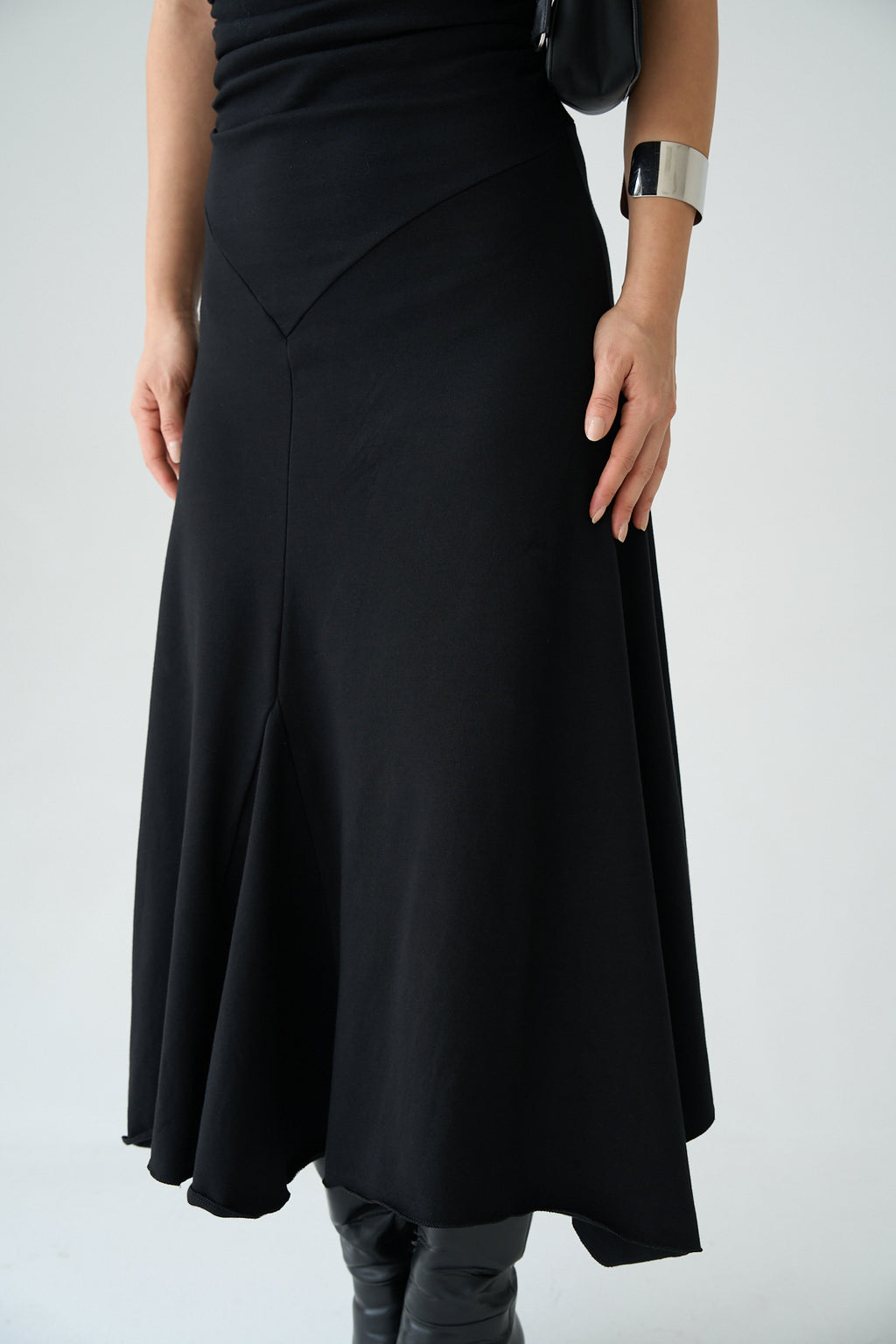 Kadın Omuz Detaylı Asimetrik Kesim Elbise