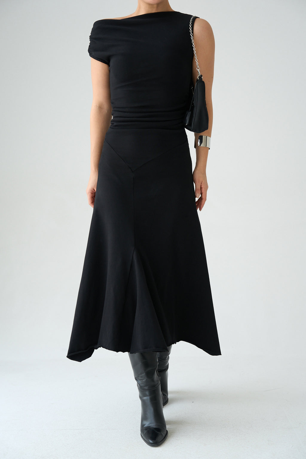 Kadın Omuz Detaylı Asimetrik Kesim Elbise