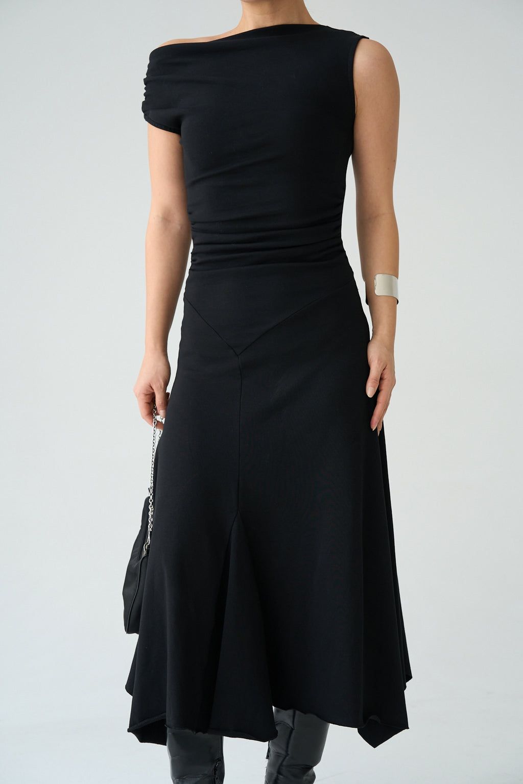 Kadın Omuz Detaylı Asimetrik Kesim Elbise