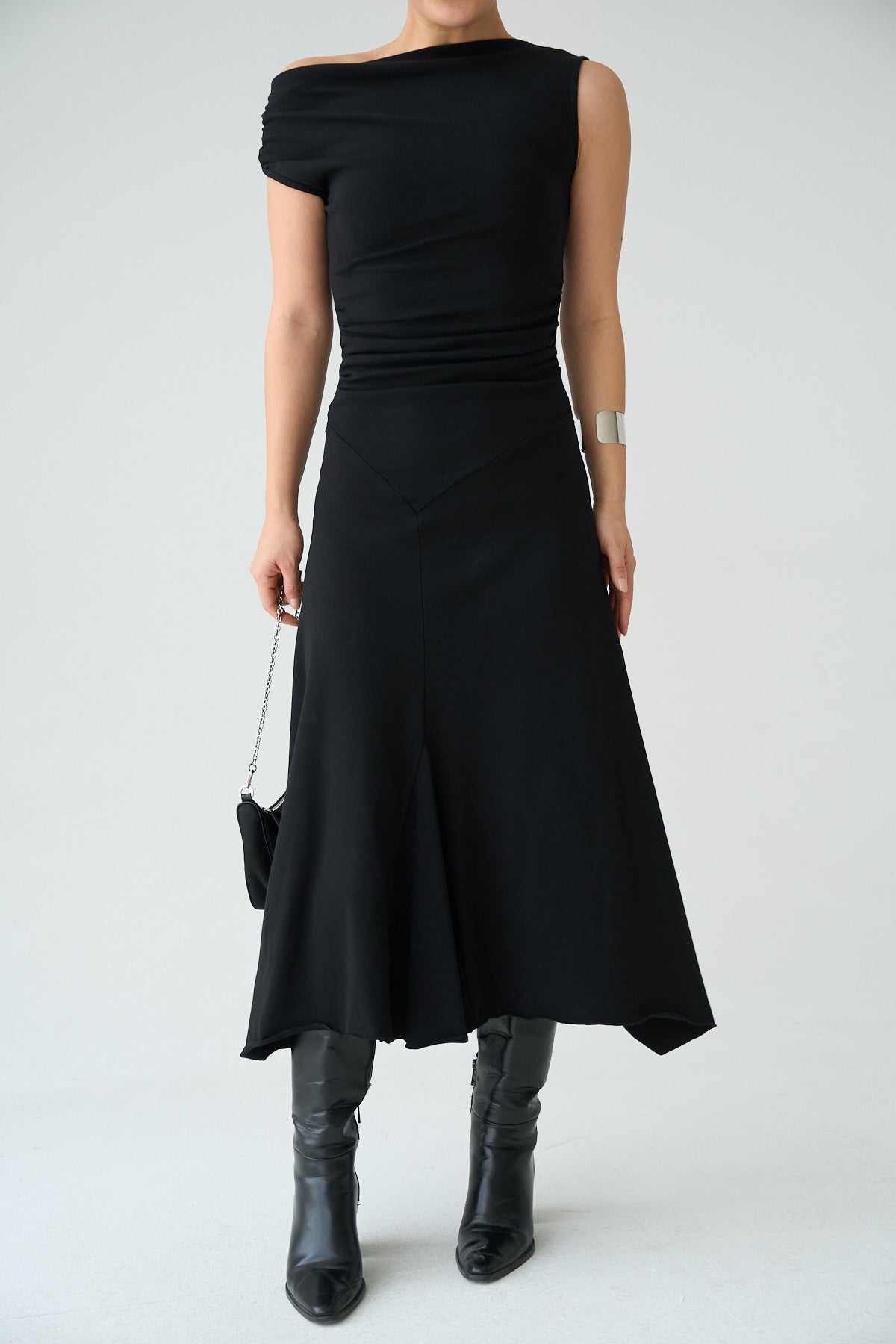 Kadın Omuz Detaylı Asimetrik Kesim Elbise