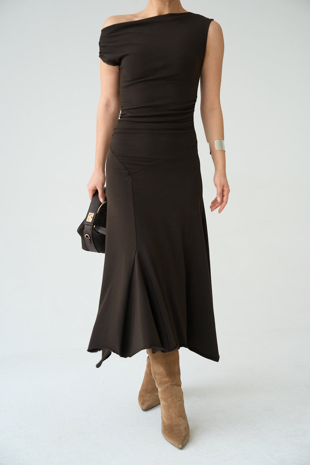 Kadın Omuz Detaylı Asimetrik Kesim Elbise