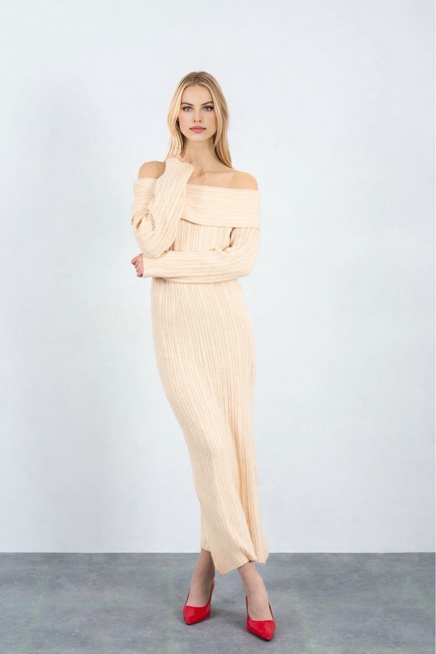 Kadın Omuzları Açık Katlamalı Uzun Elbise