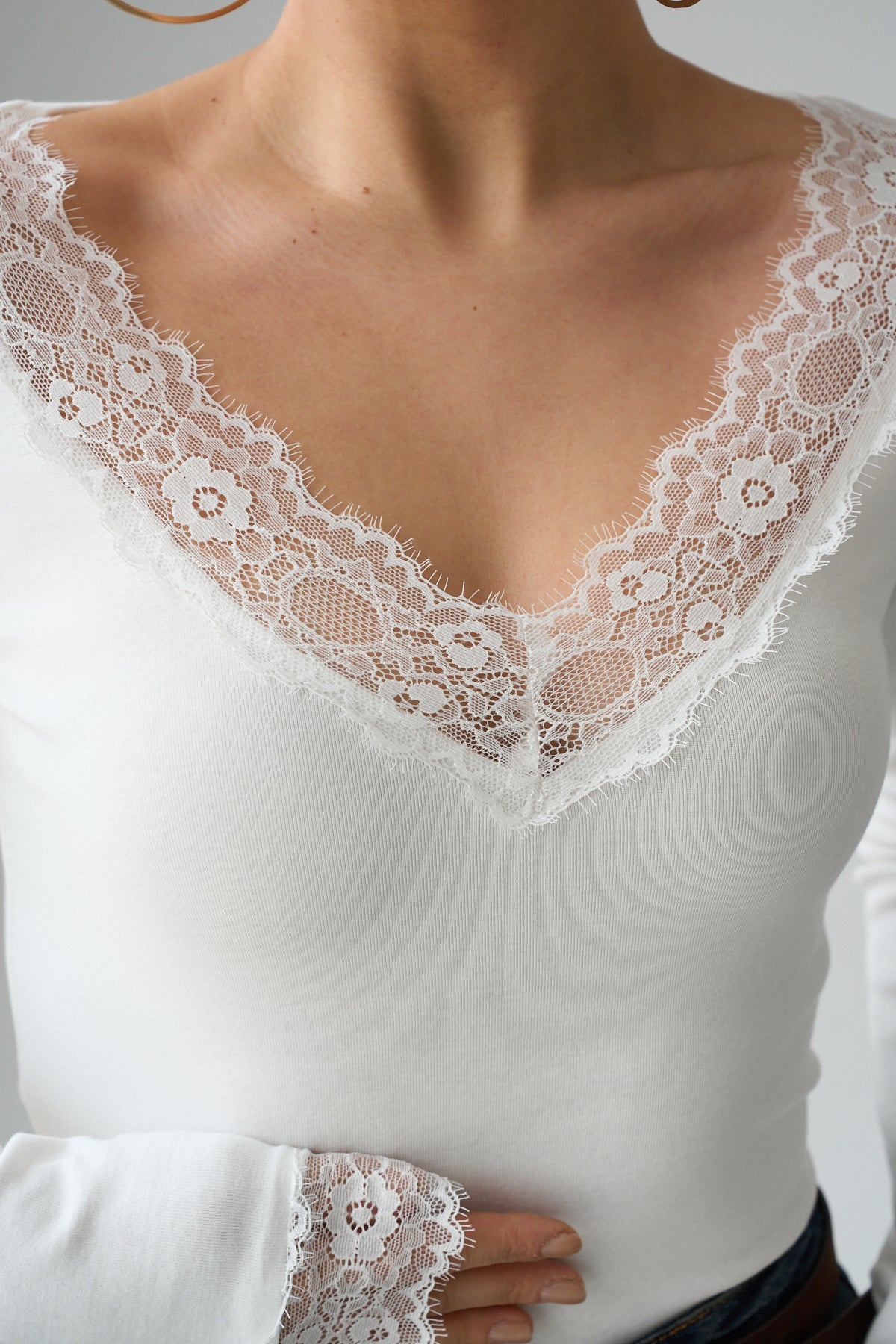 Kadın V Yaka Dantelli Bluz