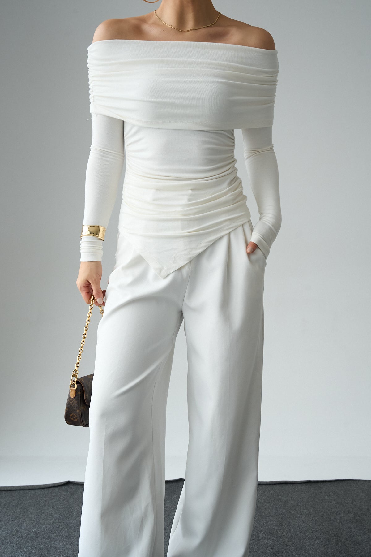 Kadın Madonna Yaka Asimetrik Kesim Büzgülü Bluz