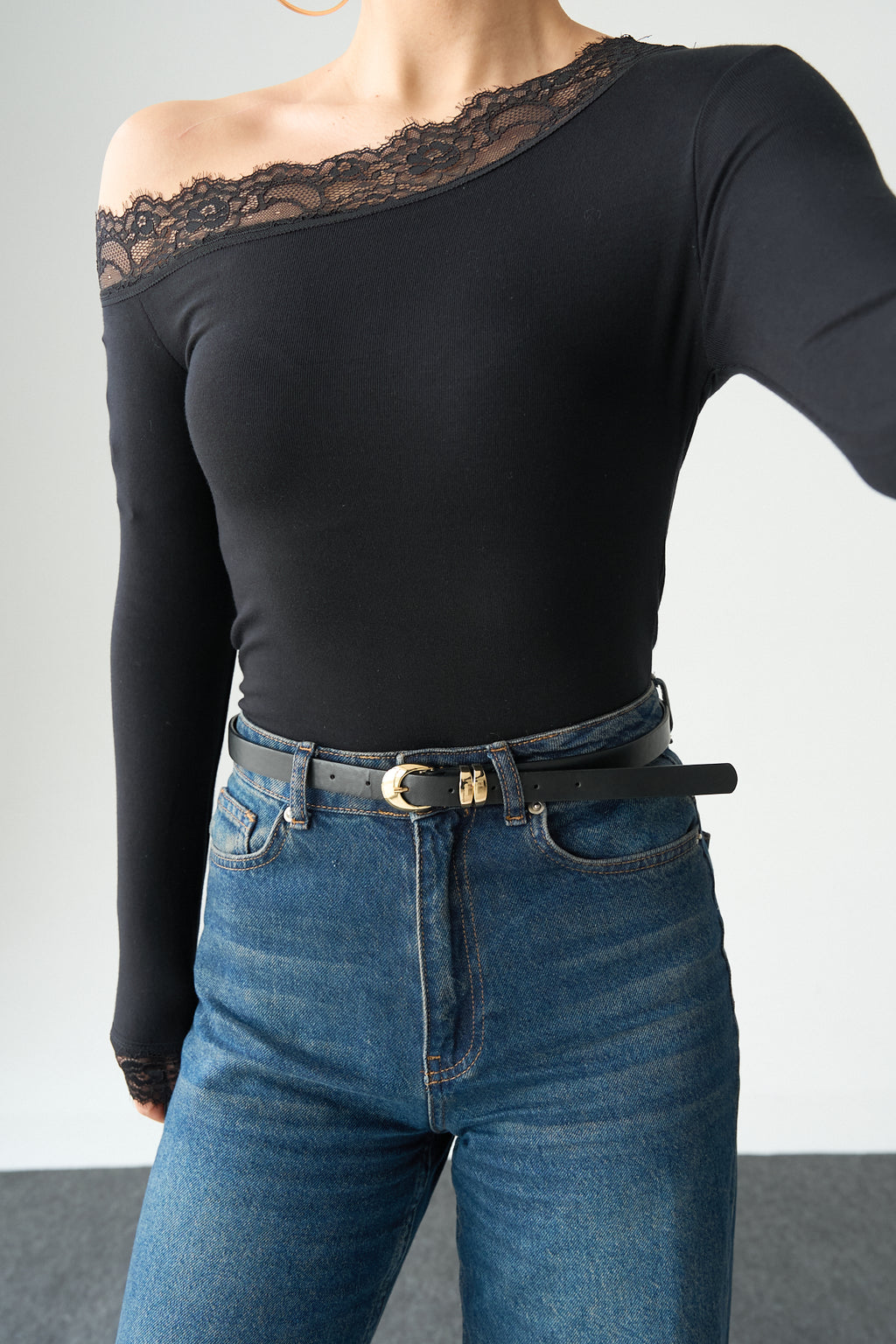 Kadın Tek Omuz Dantel Detaylı Bluz