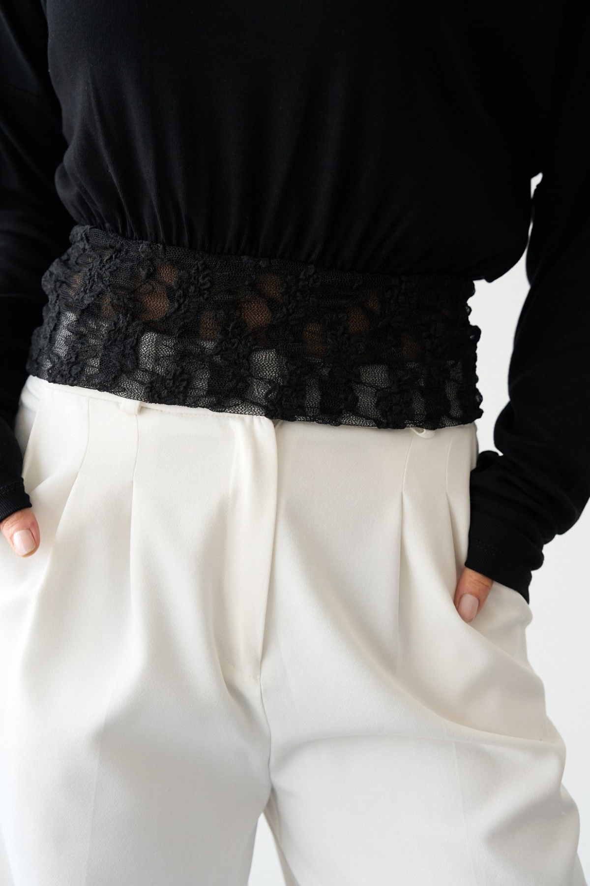 Kadın Omuzları Açık Bel Dantel Detaylı Bluz