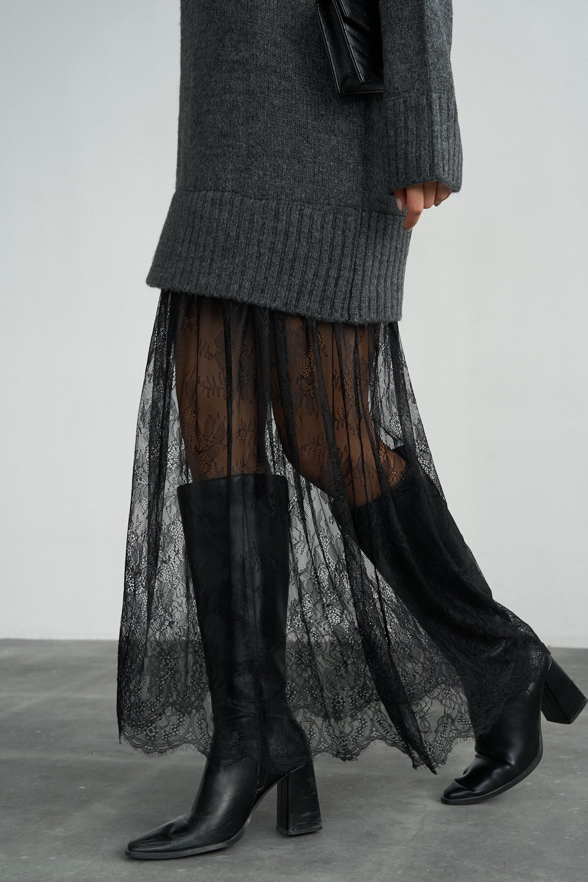 Kadın Siyah Bisiklet Yaka Dantel Detaylı Uzun Elbise