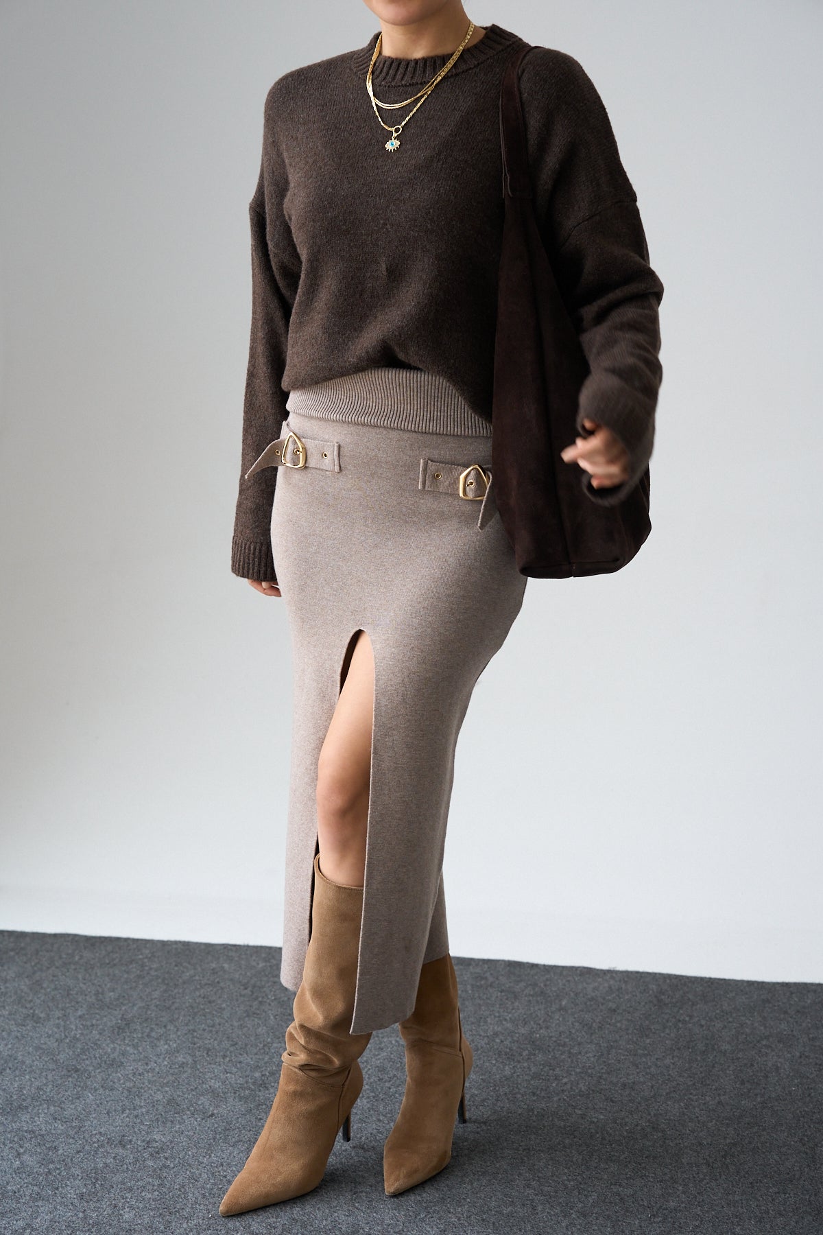 Kadın Aksesuar Detaylı Yırtmaçlı Triko Etek