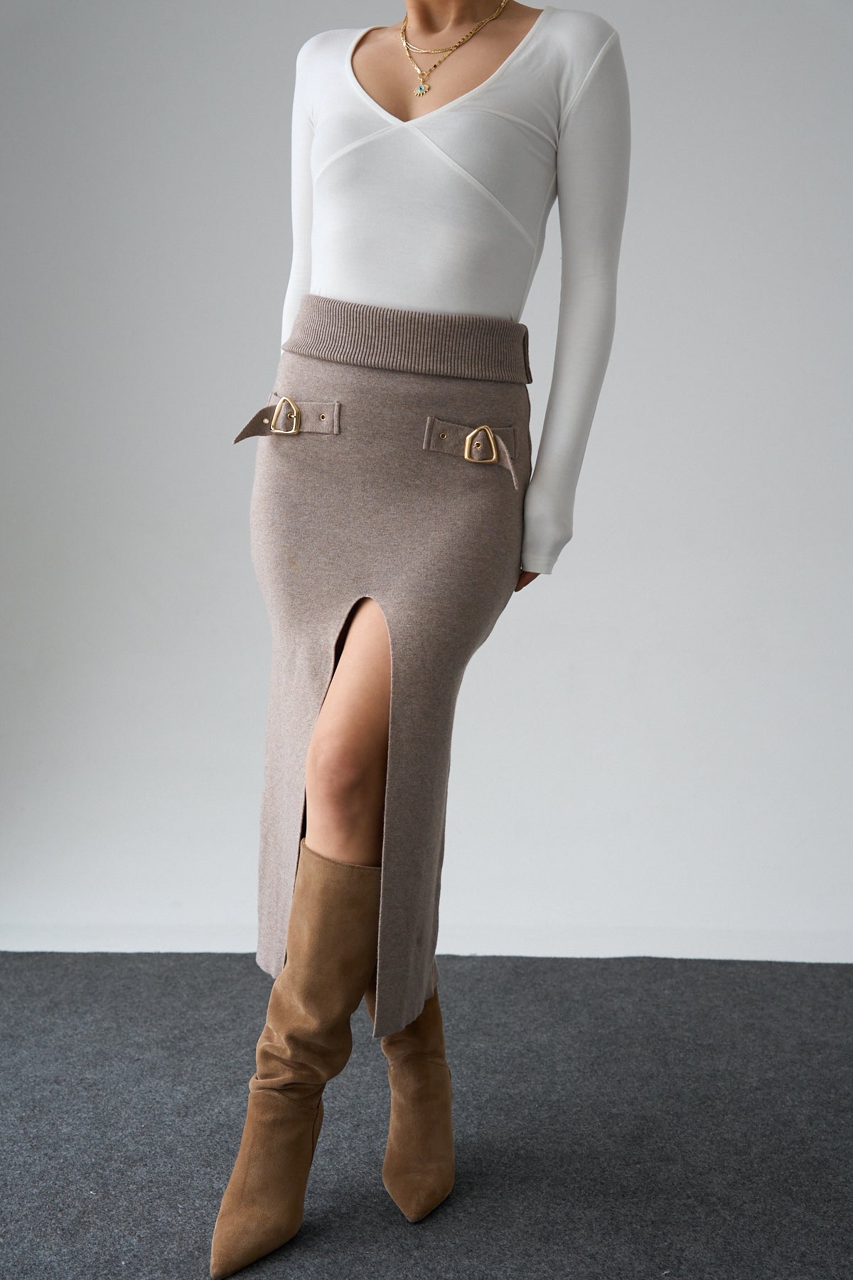 Kadın Aksesuar Detaylı Yırtmaçlı Triko Etek