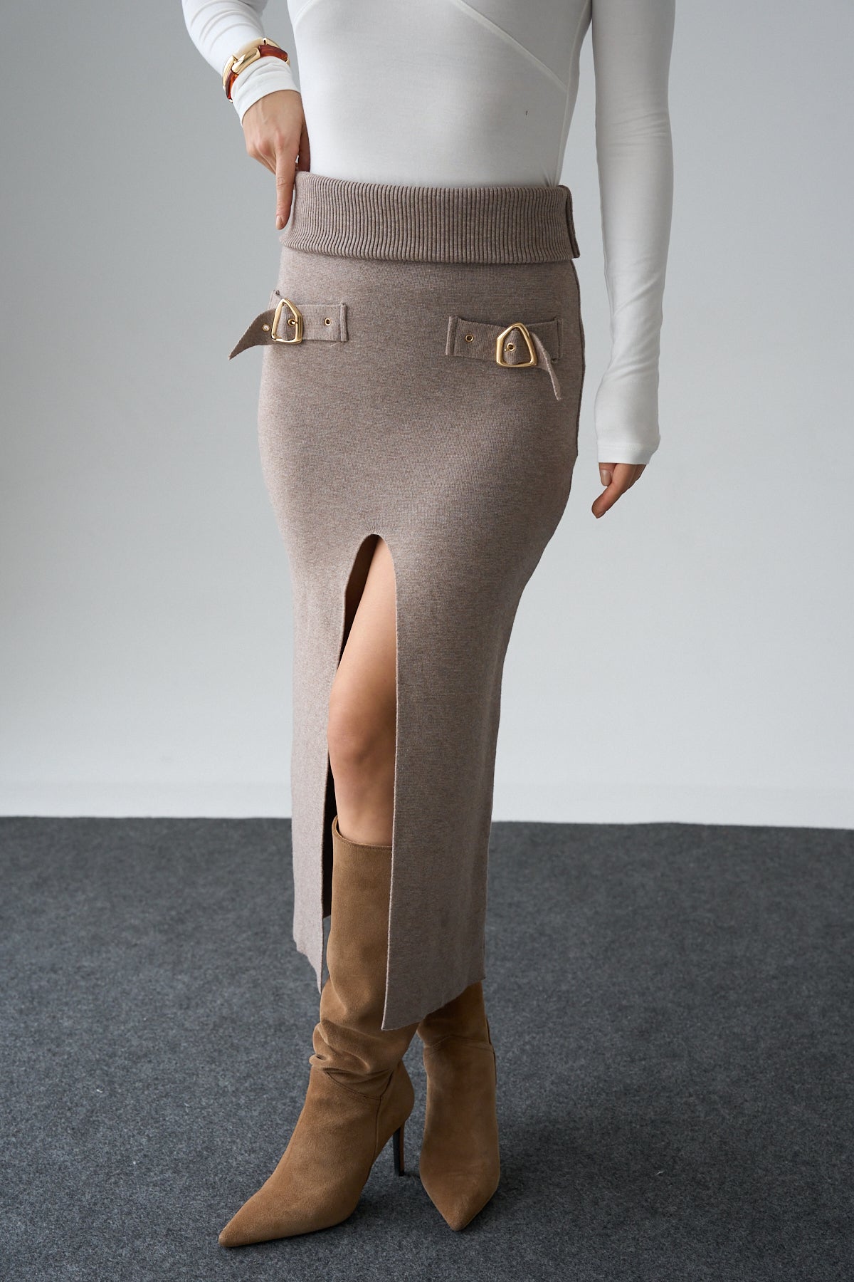 Kadın Aksesuar Detaylı Yırtmaçlı Triko Etek