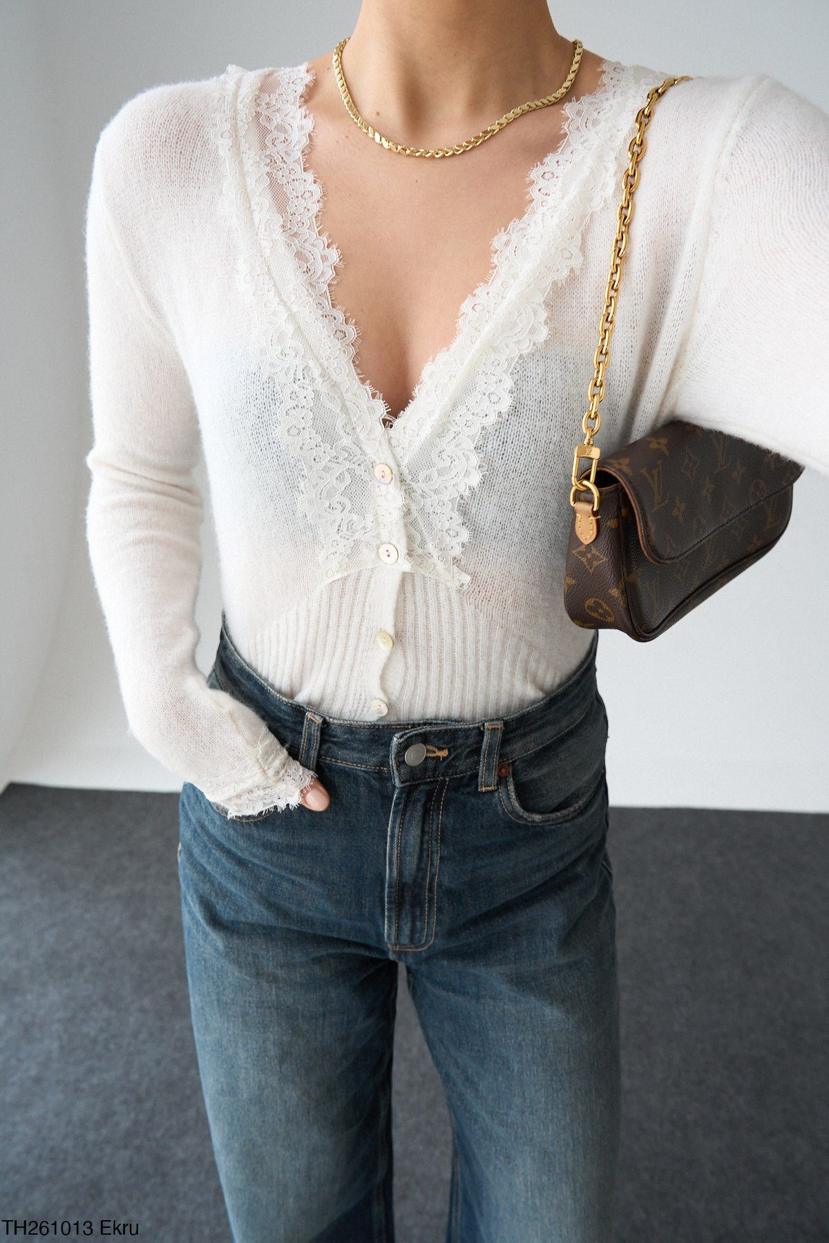 Kadın V Yaka Dantel Detaylı Yünlü Hırka