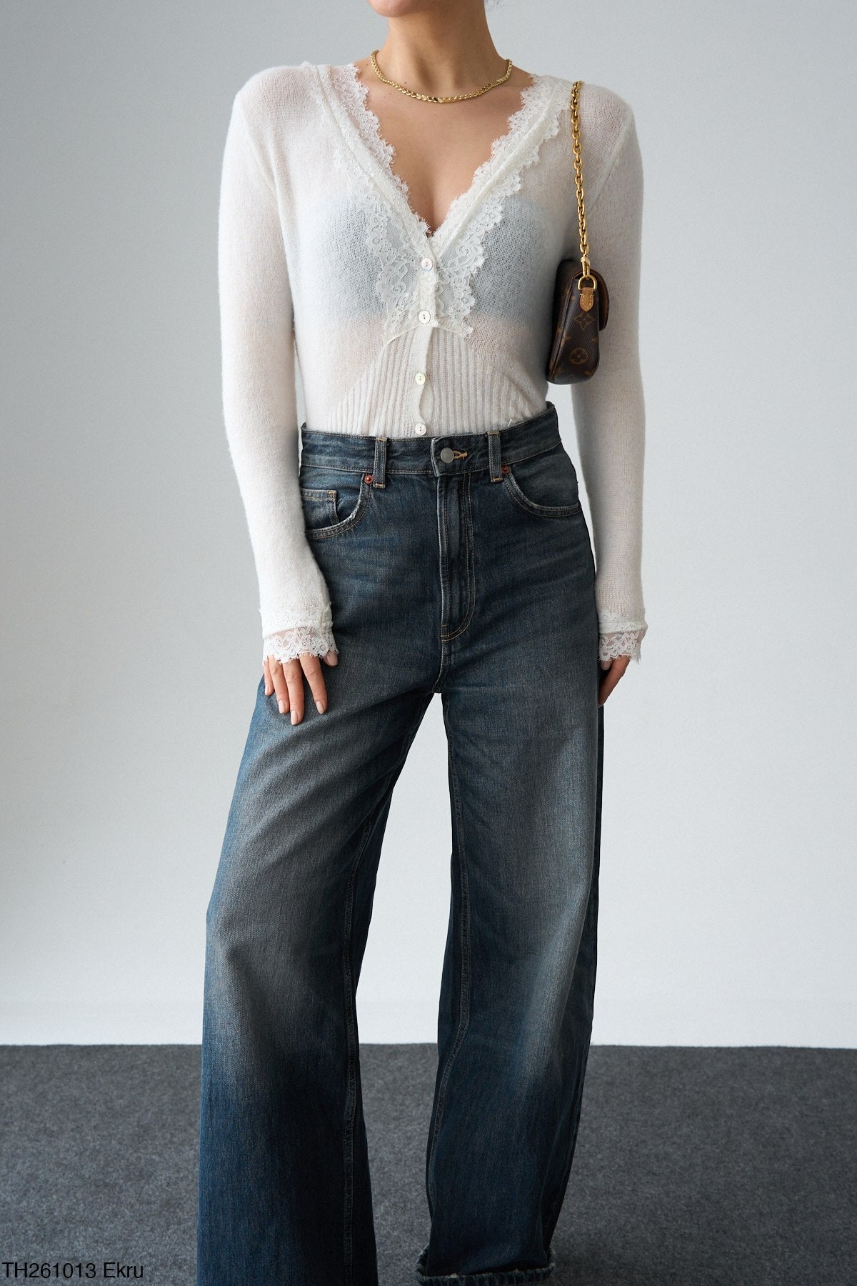 Kadın V Yaka Dantel Detaylı Yünlü Hırka