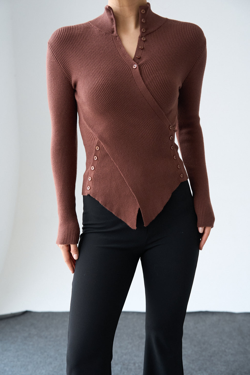 Kadın Asimetrik Düğmeli Triko Kazak