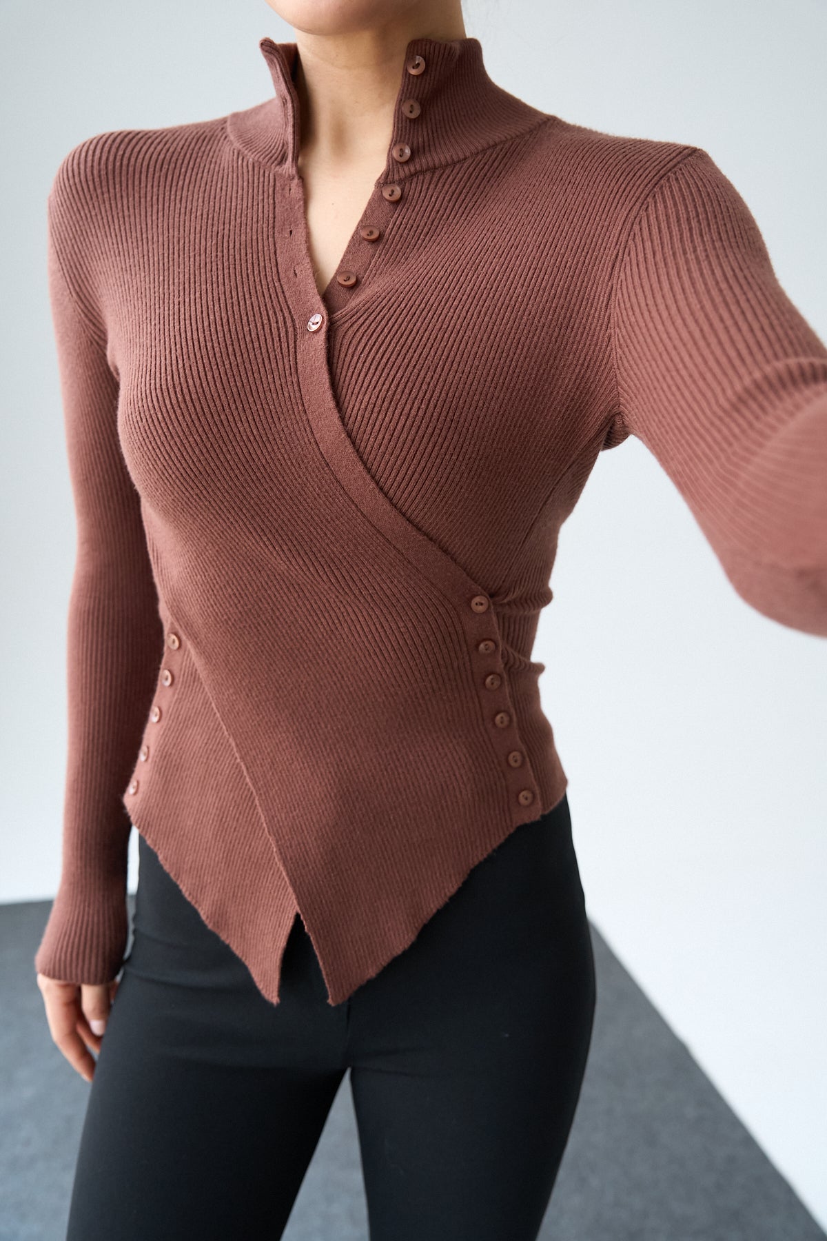 Kadın Asimetrik Düğmeli Triko Kazak