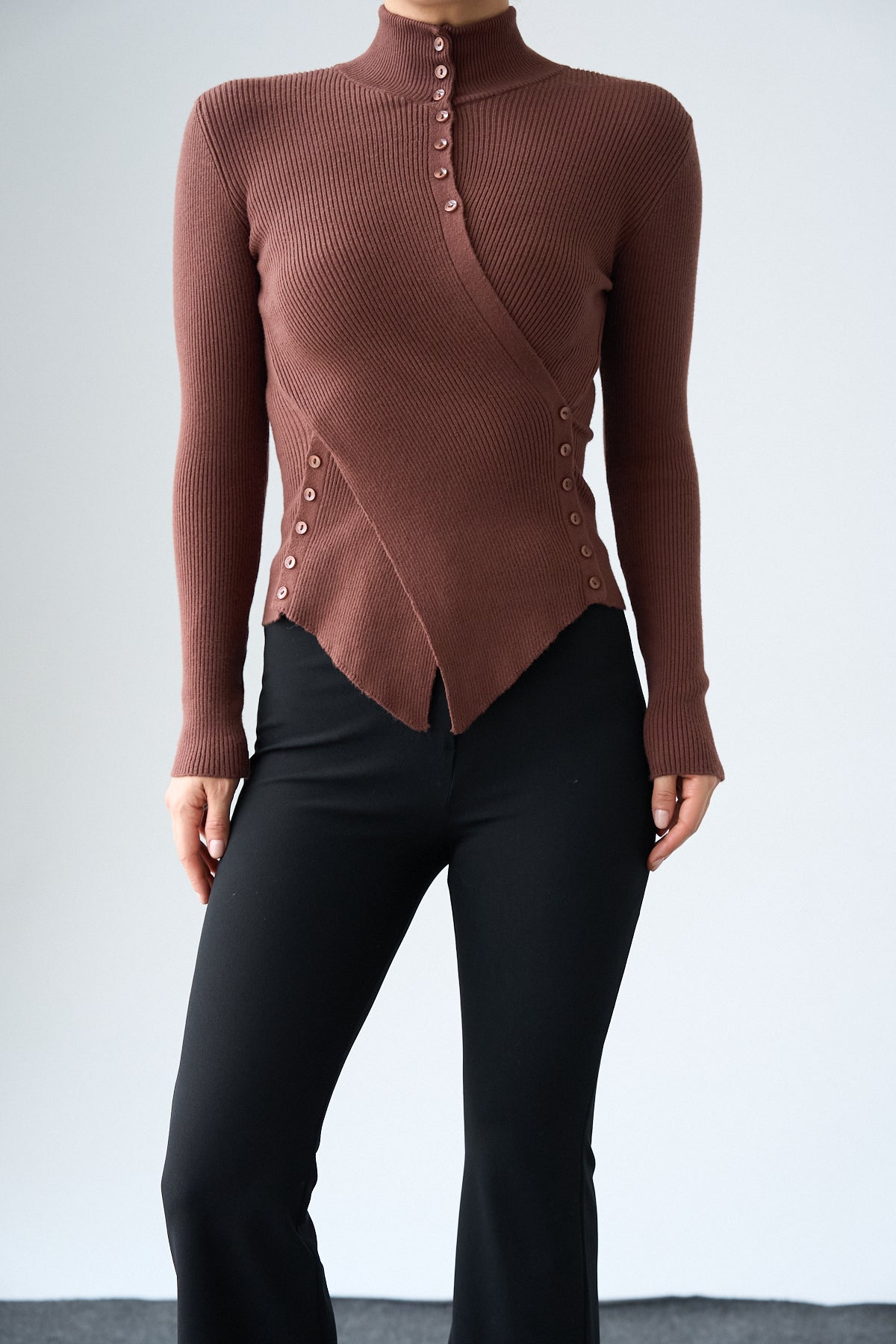 Kadın Asimetrik Düğmeli Triko Kazak