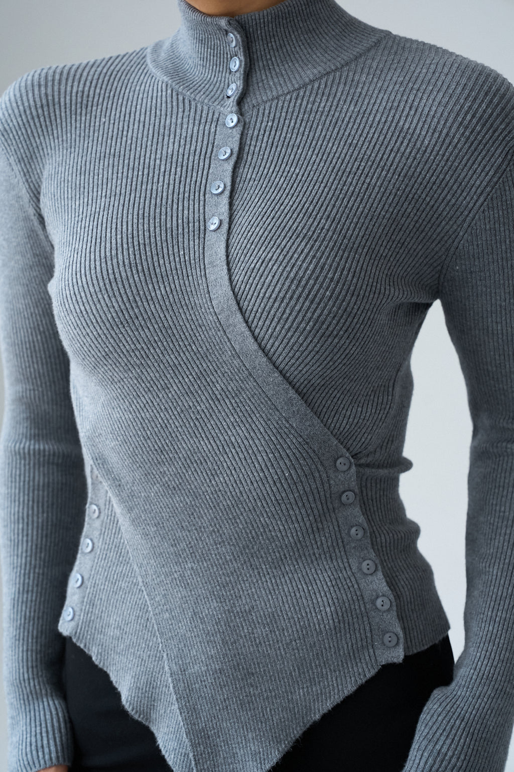 Kadın Asimetrik Düğmeli Triko Kazak